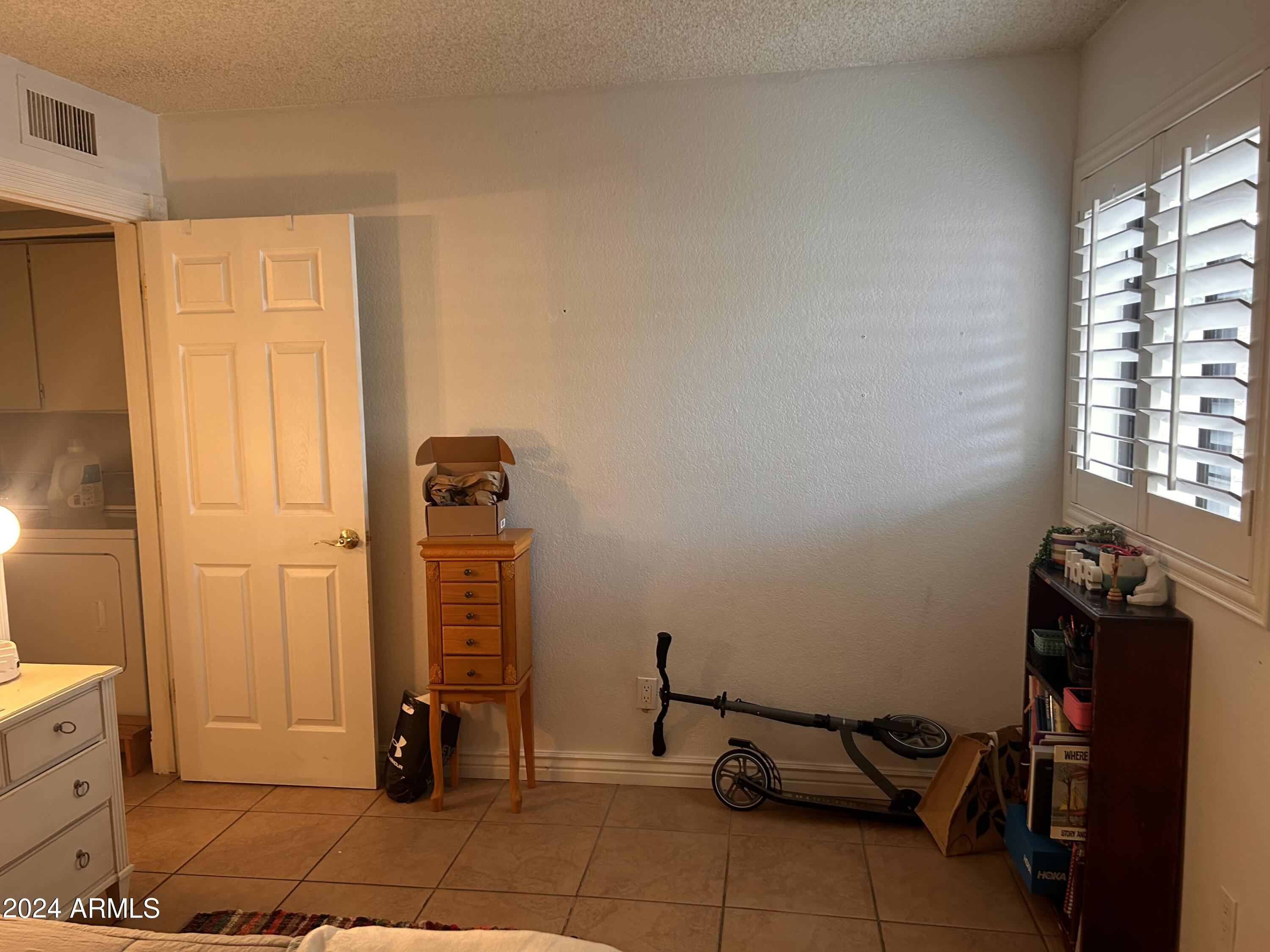 2409 W CAMPBELL Avenue, 11
