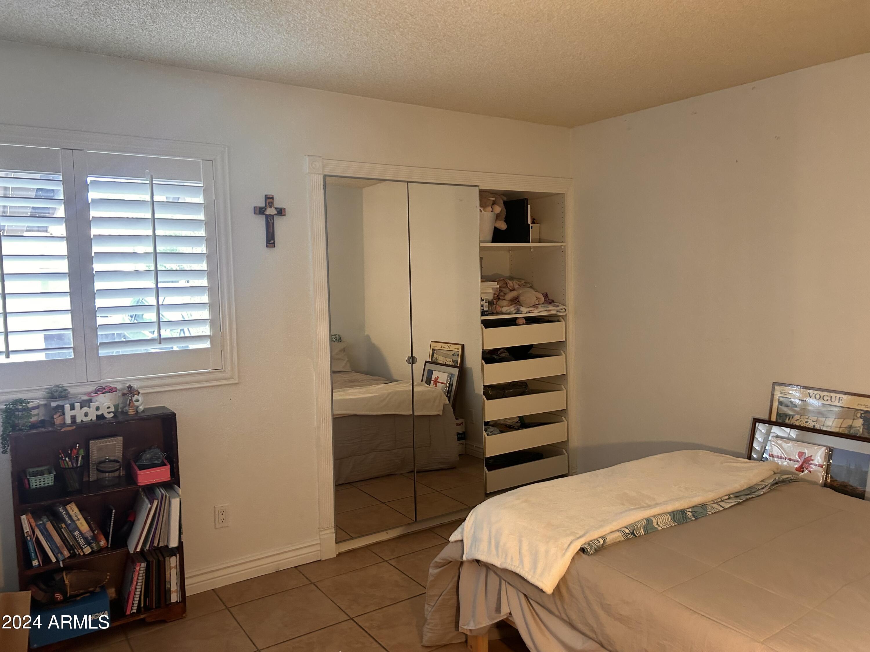 2409 W CAMPBELL Avenue, 11