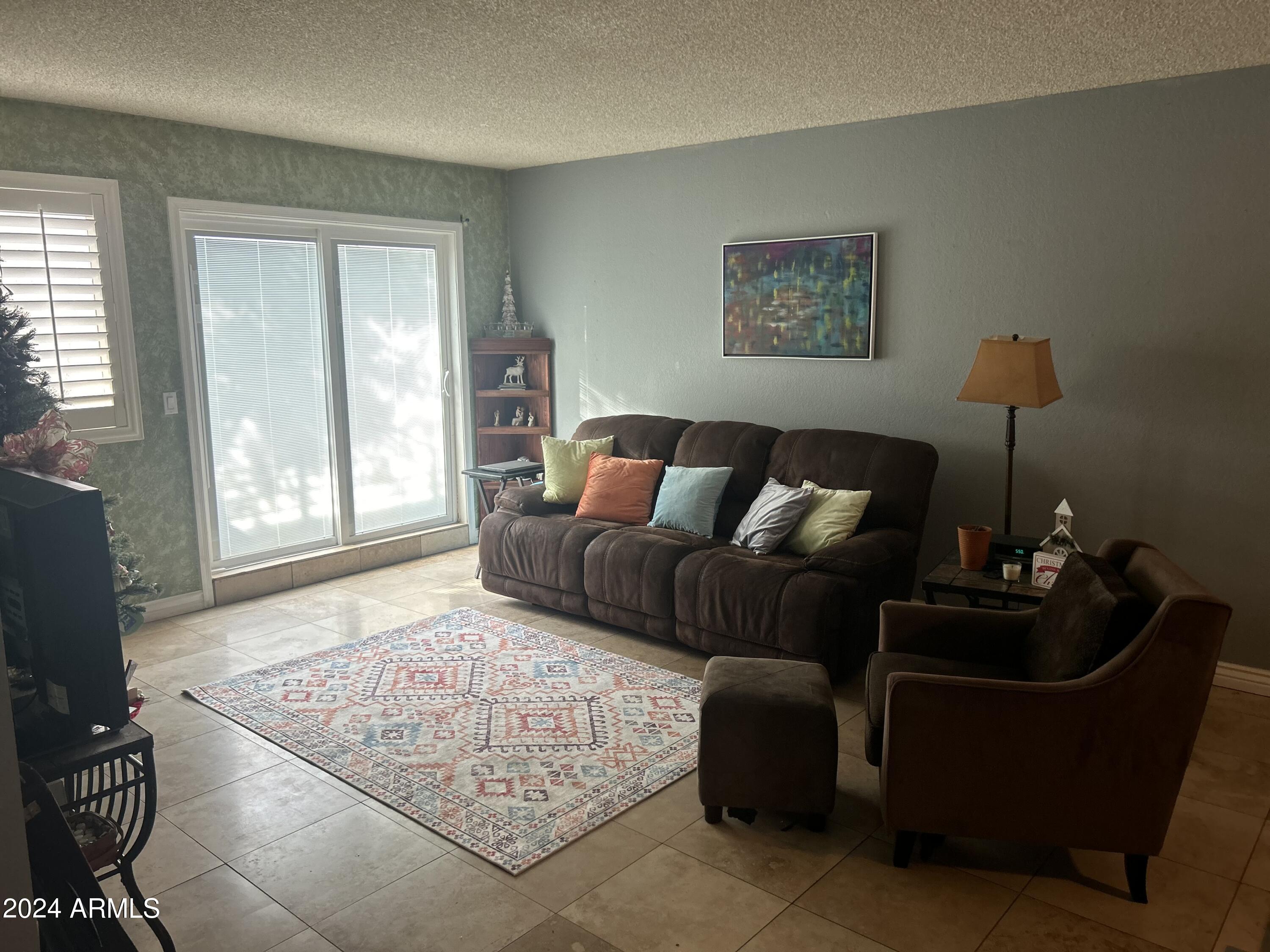 2409 W CAMPBELL Avenue, 11