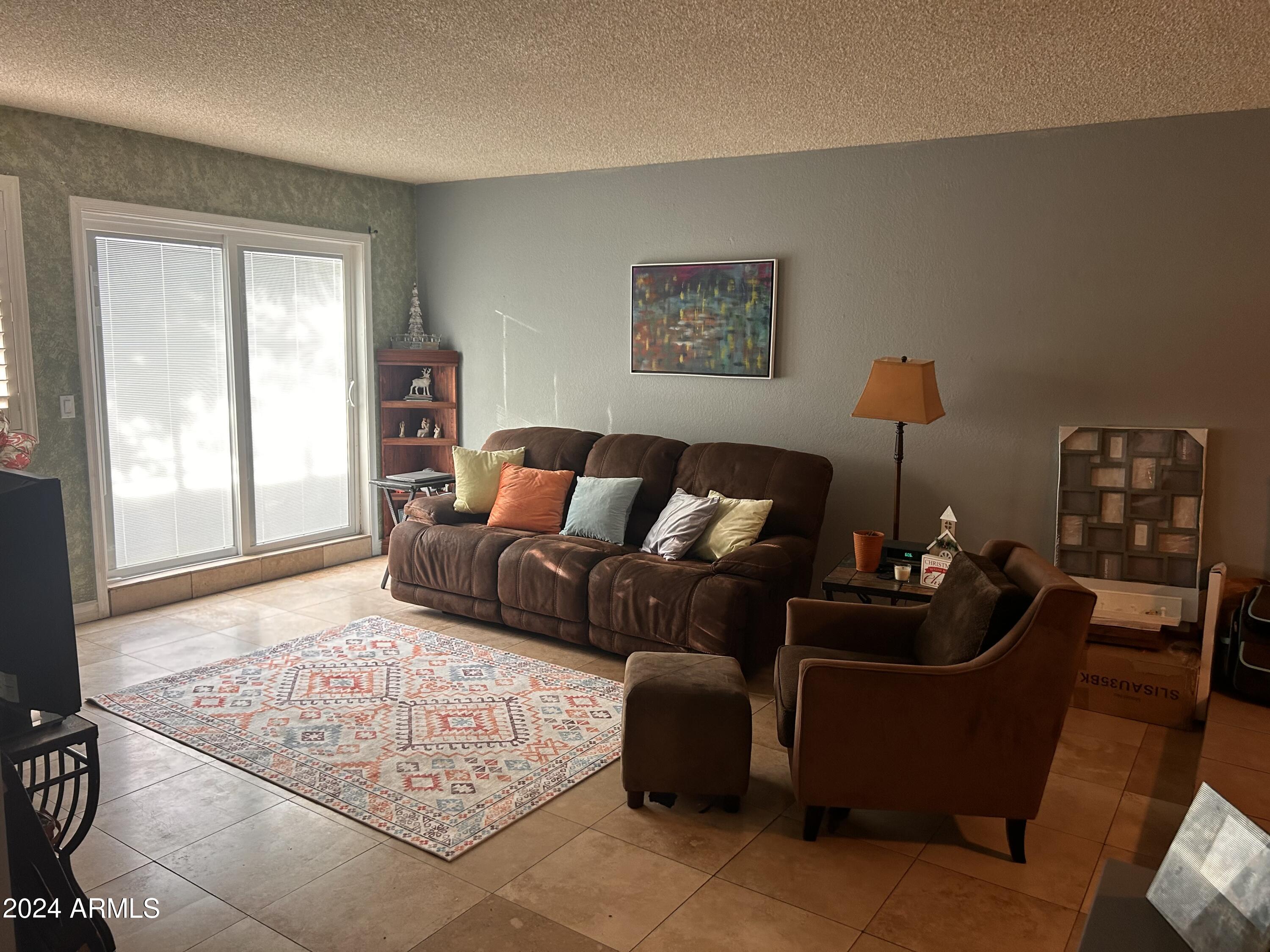 2409 W CAMPBELL Avenue, 11
