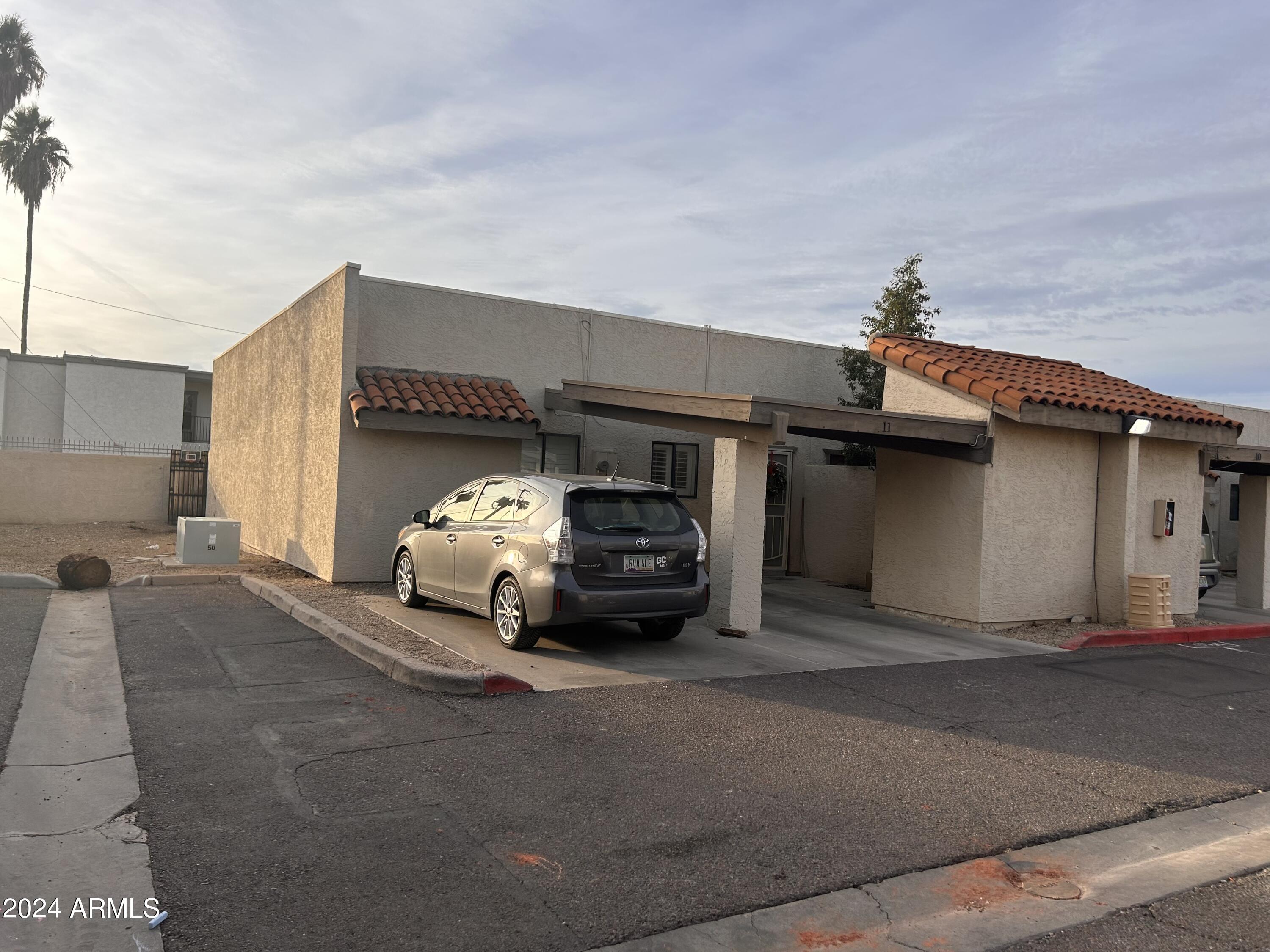 2409 W CAMPBELL Avenue, 11