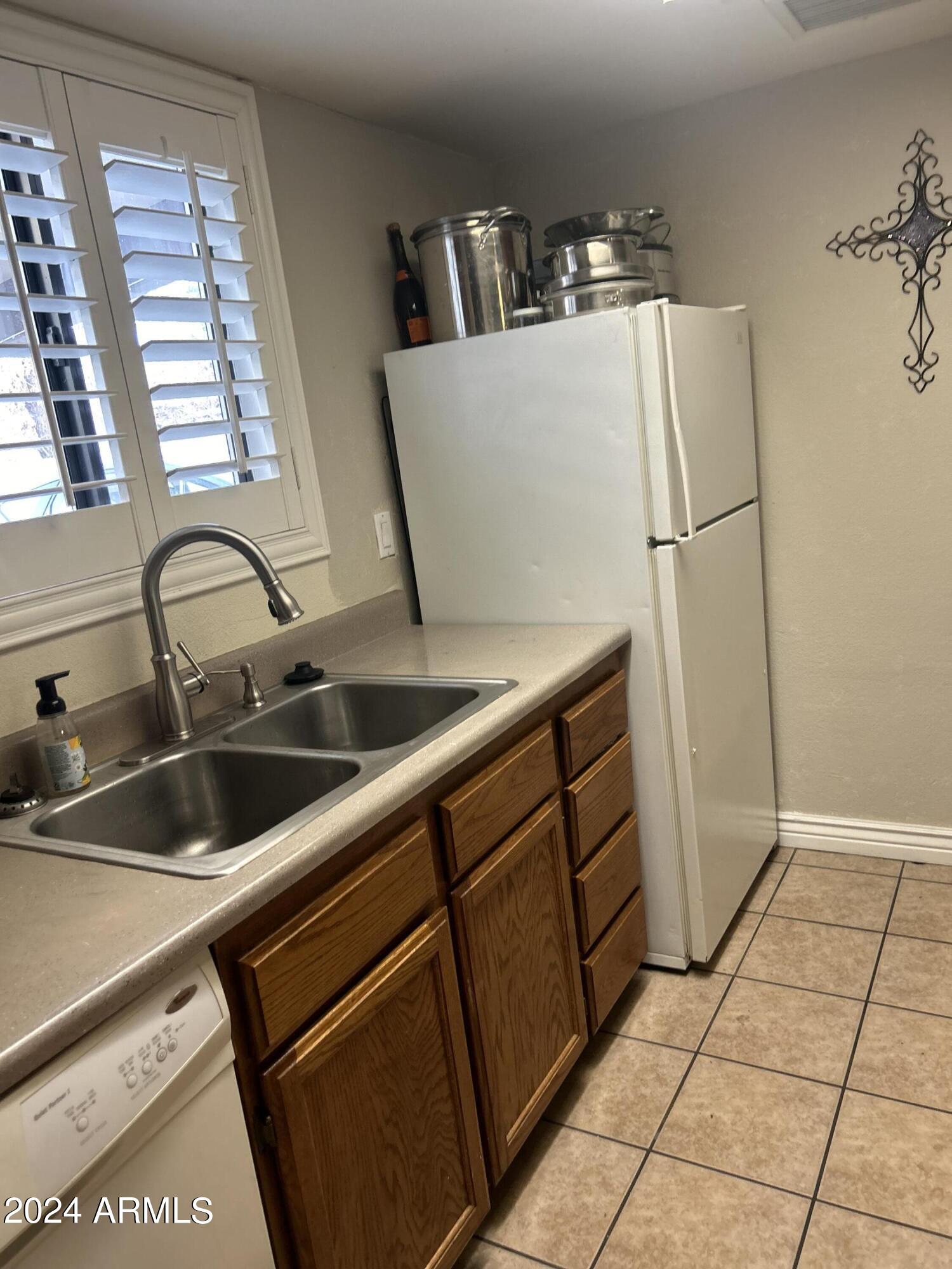 2409 W CAMPBELL Avenue, 11