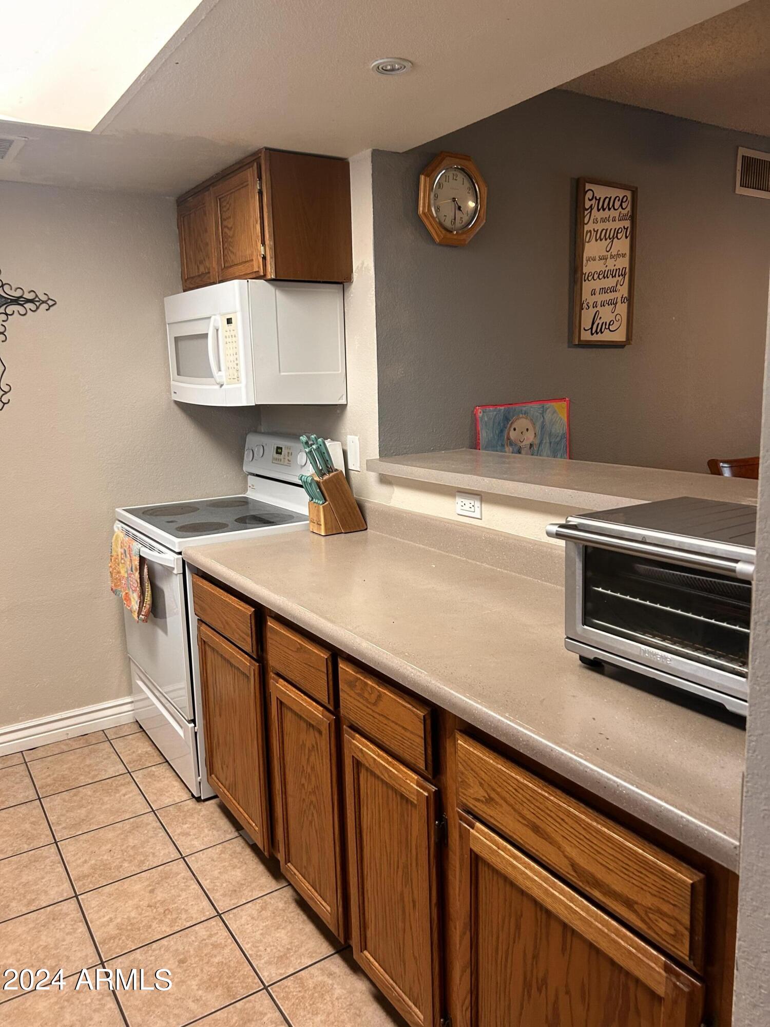 2409 W CAMPBELL Avenue, 11