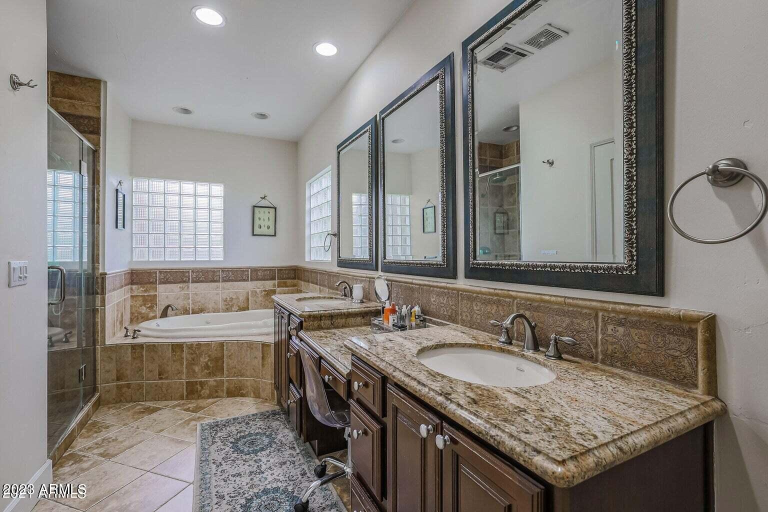 722 W ENCANTO Boulevard