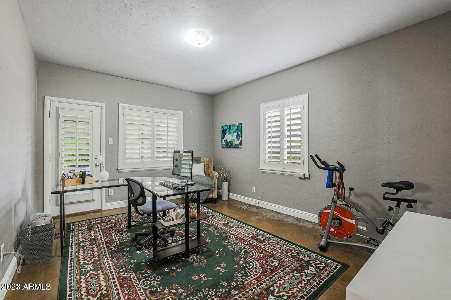 722 W ENCANTO Boulevard