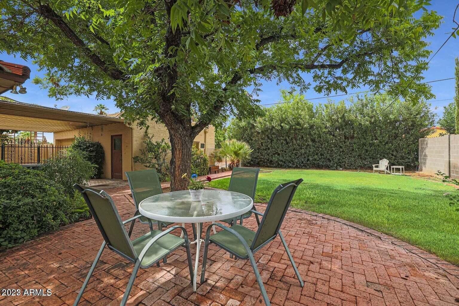 722 W ENCANTO Boulevard