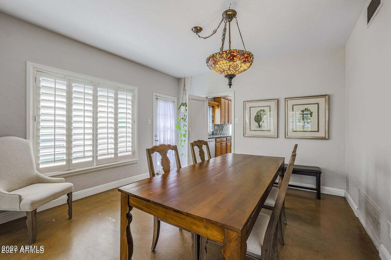 722 W ENCANTO Boulevard