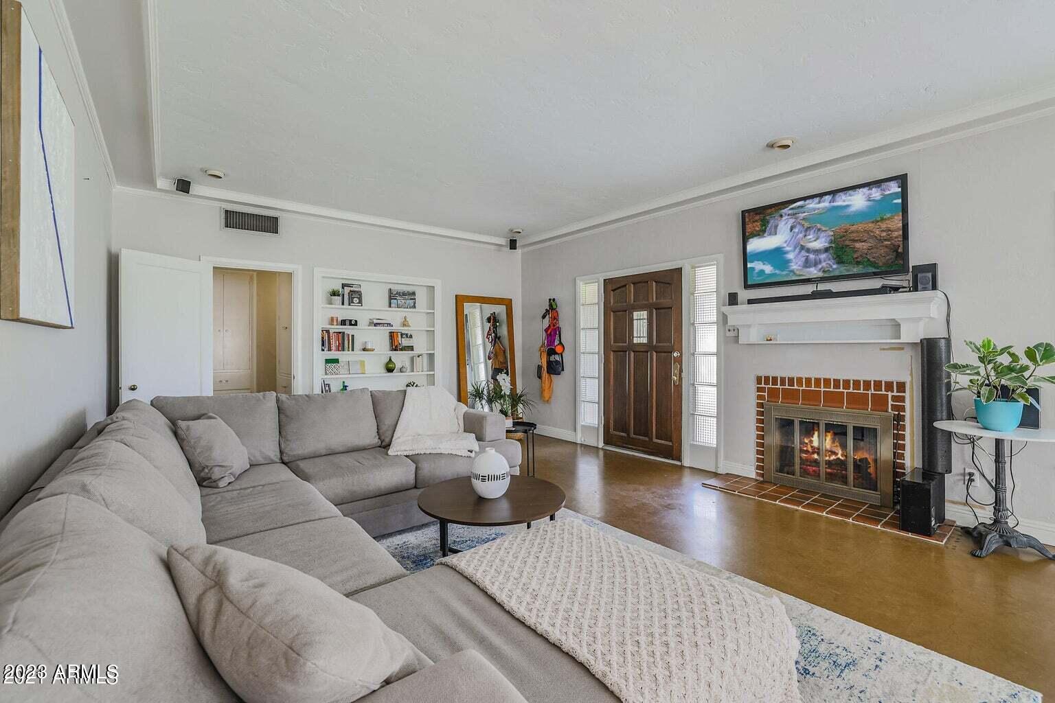 722 W ENCANTO Boulevard