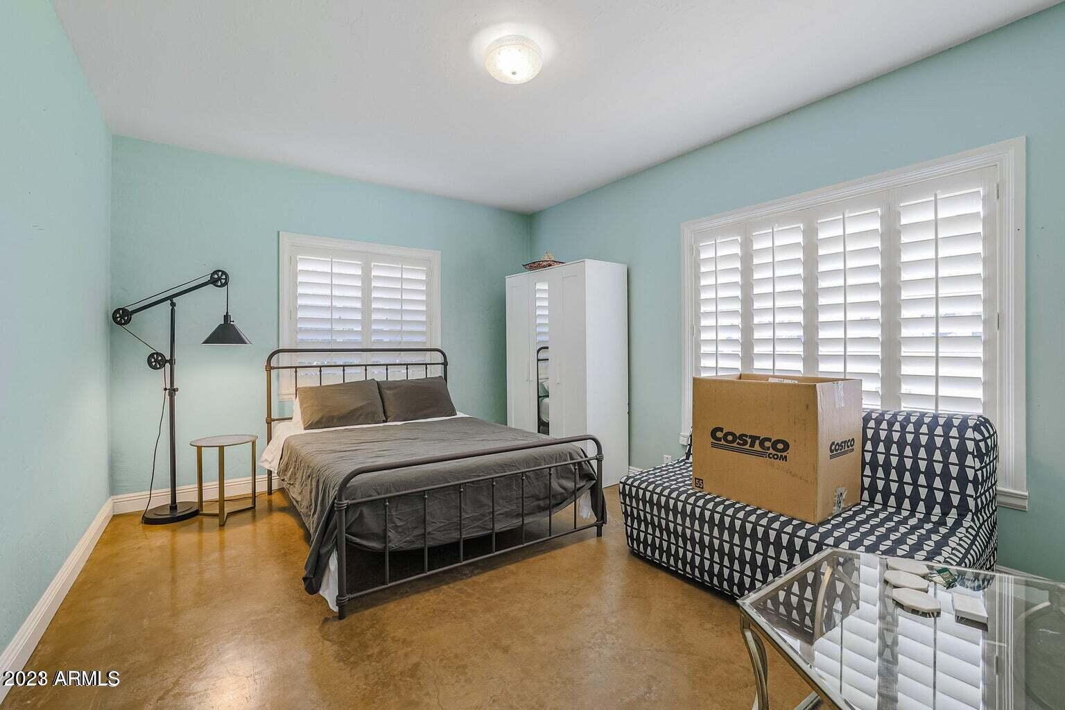 722 W ENCANTO Boulevard
