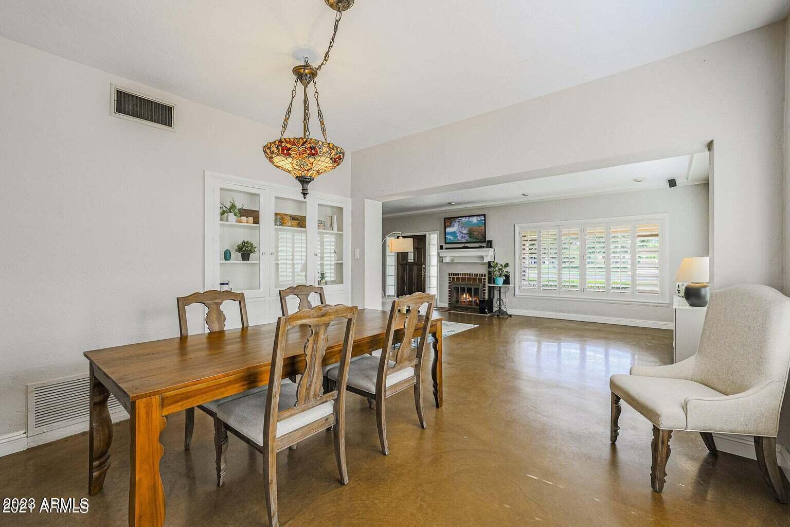 722 W ENCANTO Boulevard