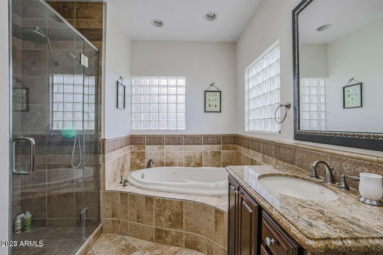 722 W ENCANTO Boulevard