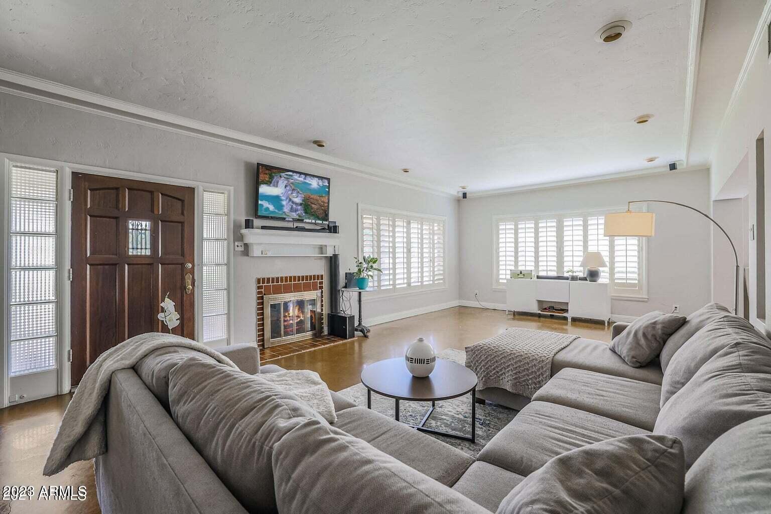722 W ENCANTO Boulevard