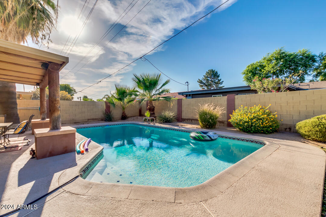 8326 E VISTA Drive