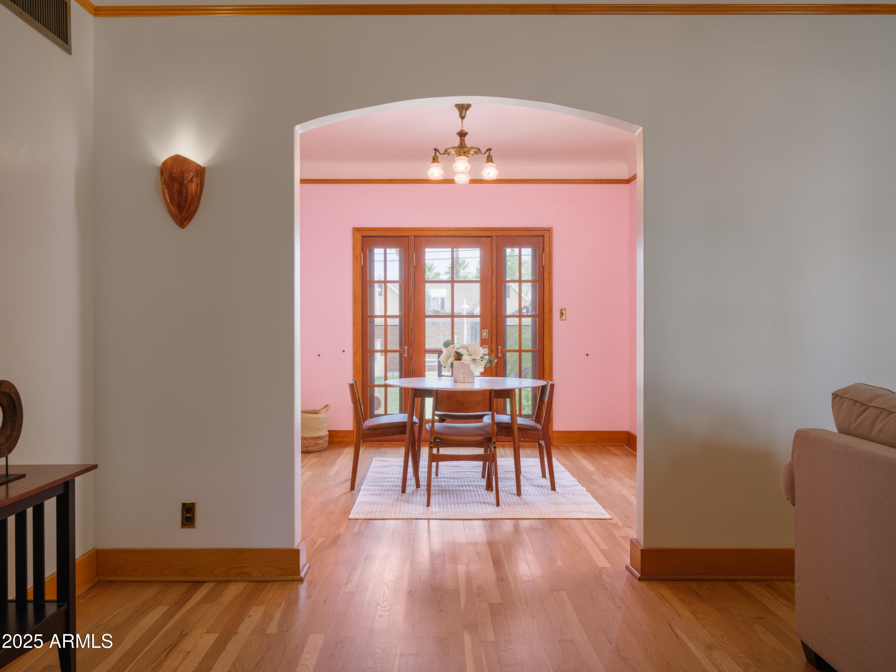 909 W WILLETTA Street