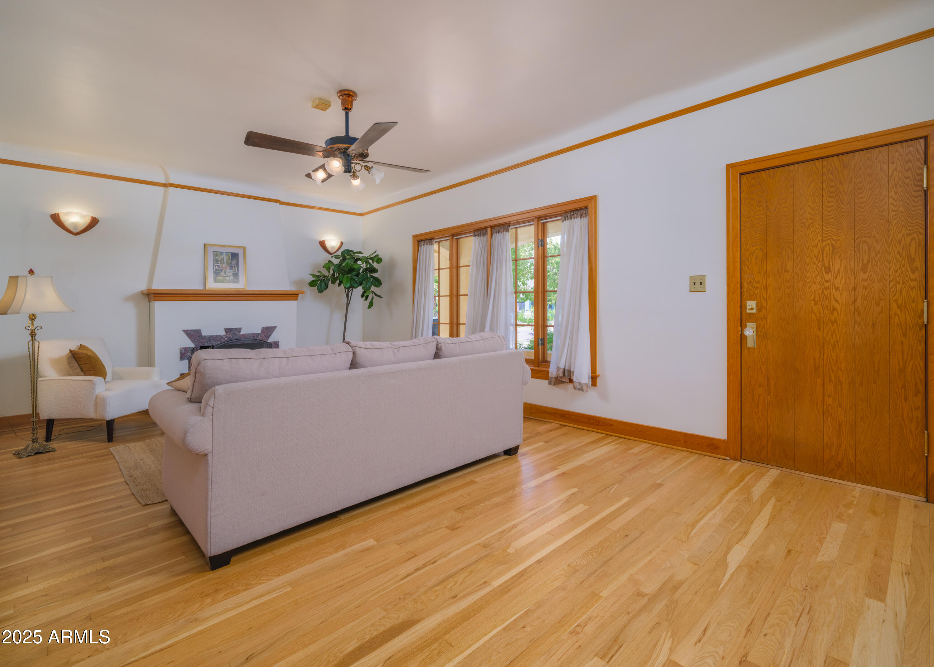 909 W WILLETTA Street