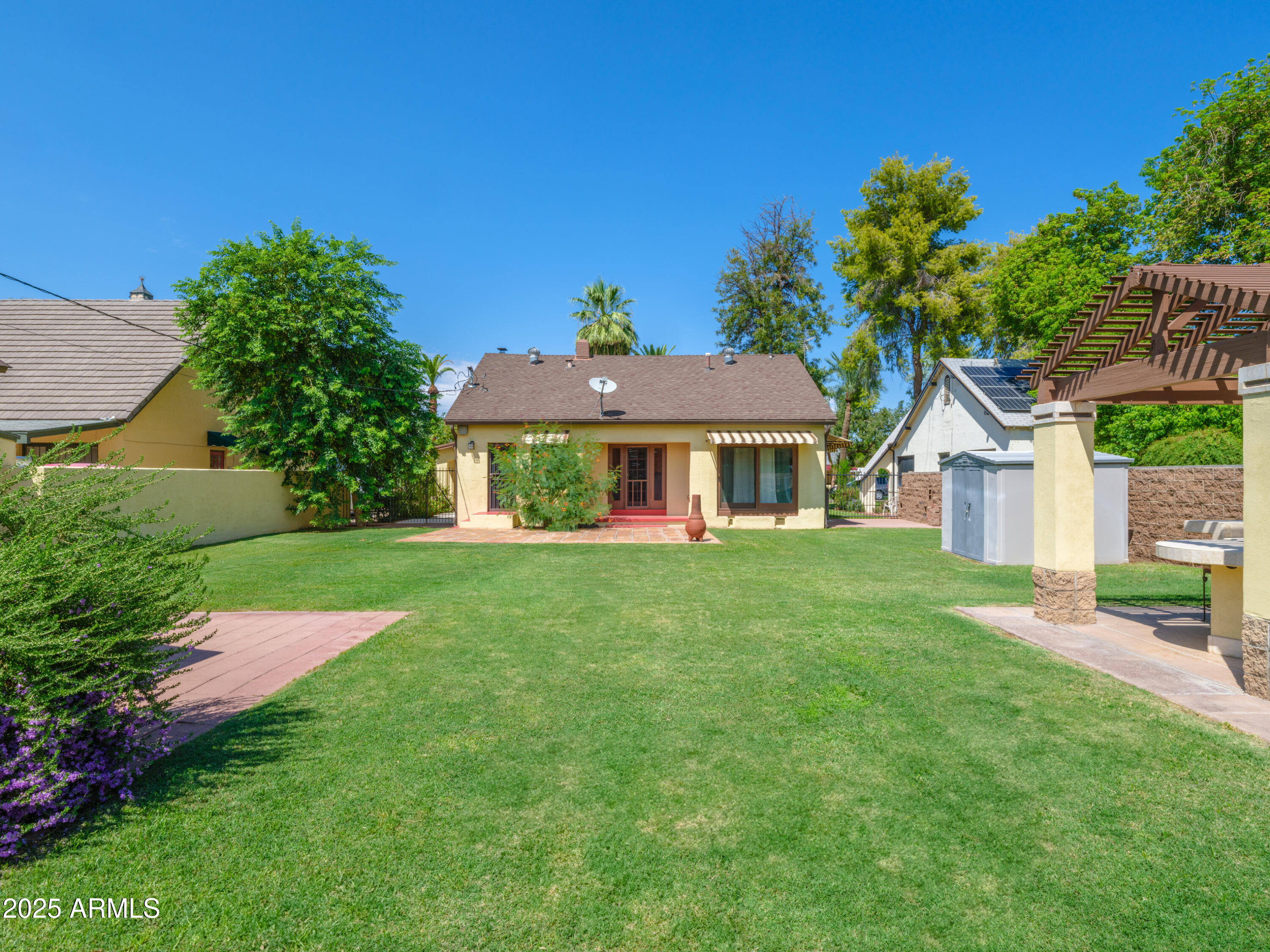 909 W WILLETTA Street