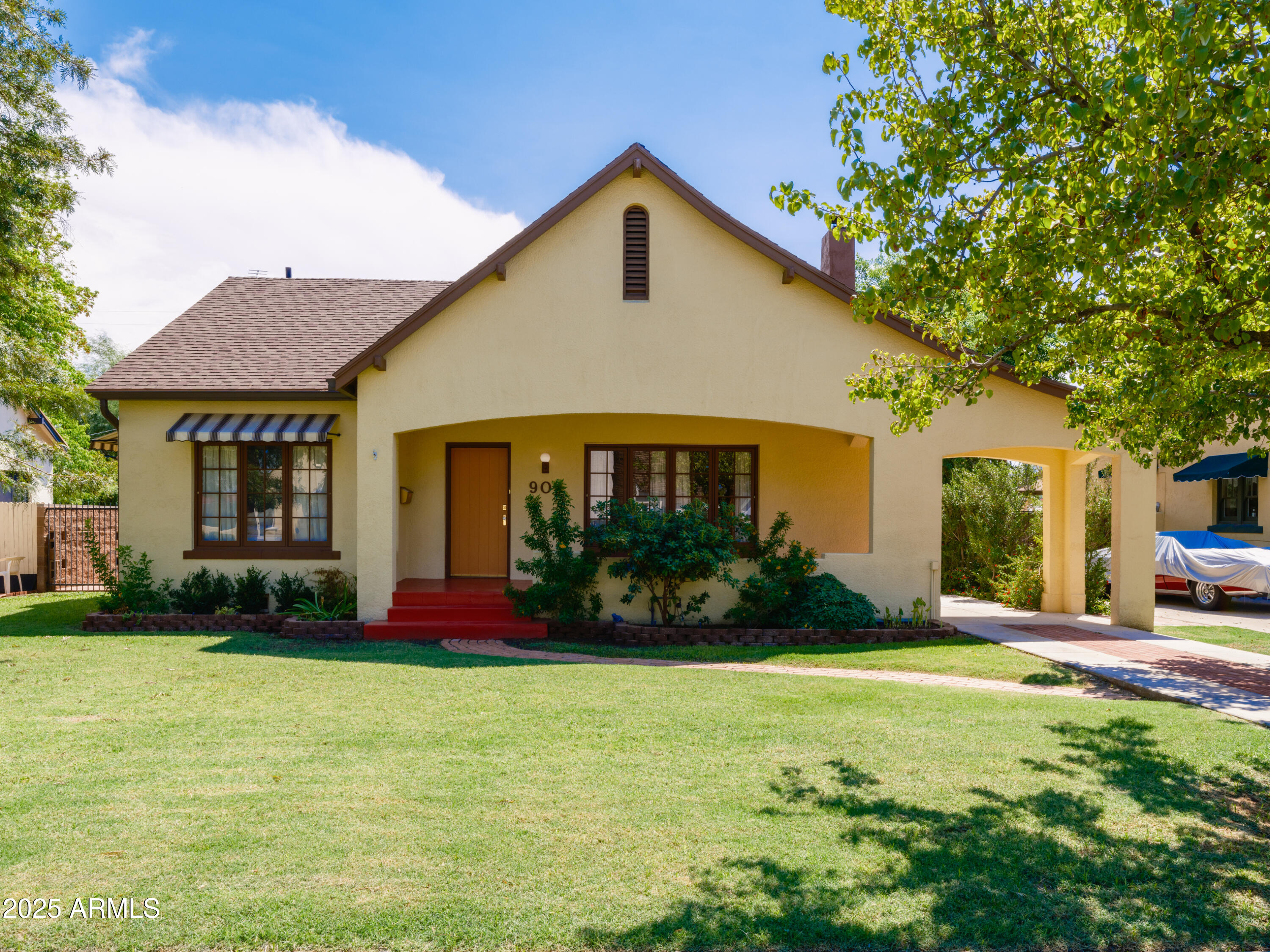 909 W WILLETTA Street