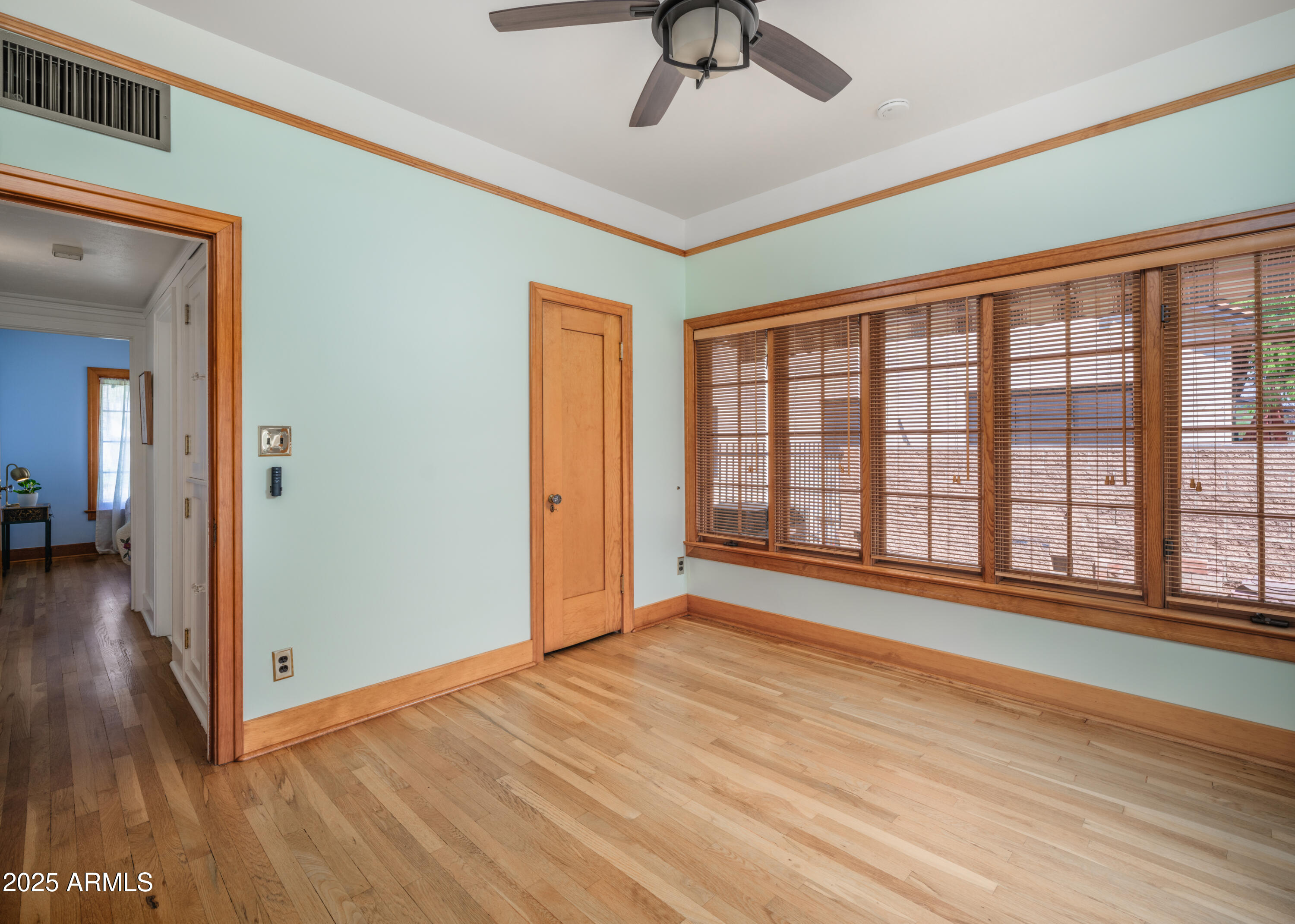 909 W WILLETTA Street