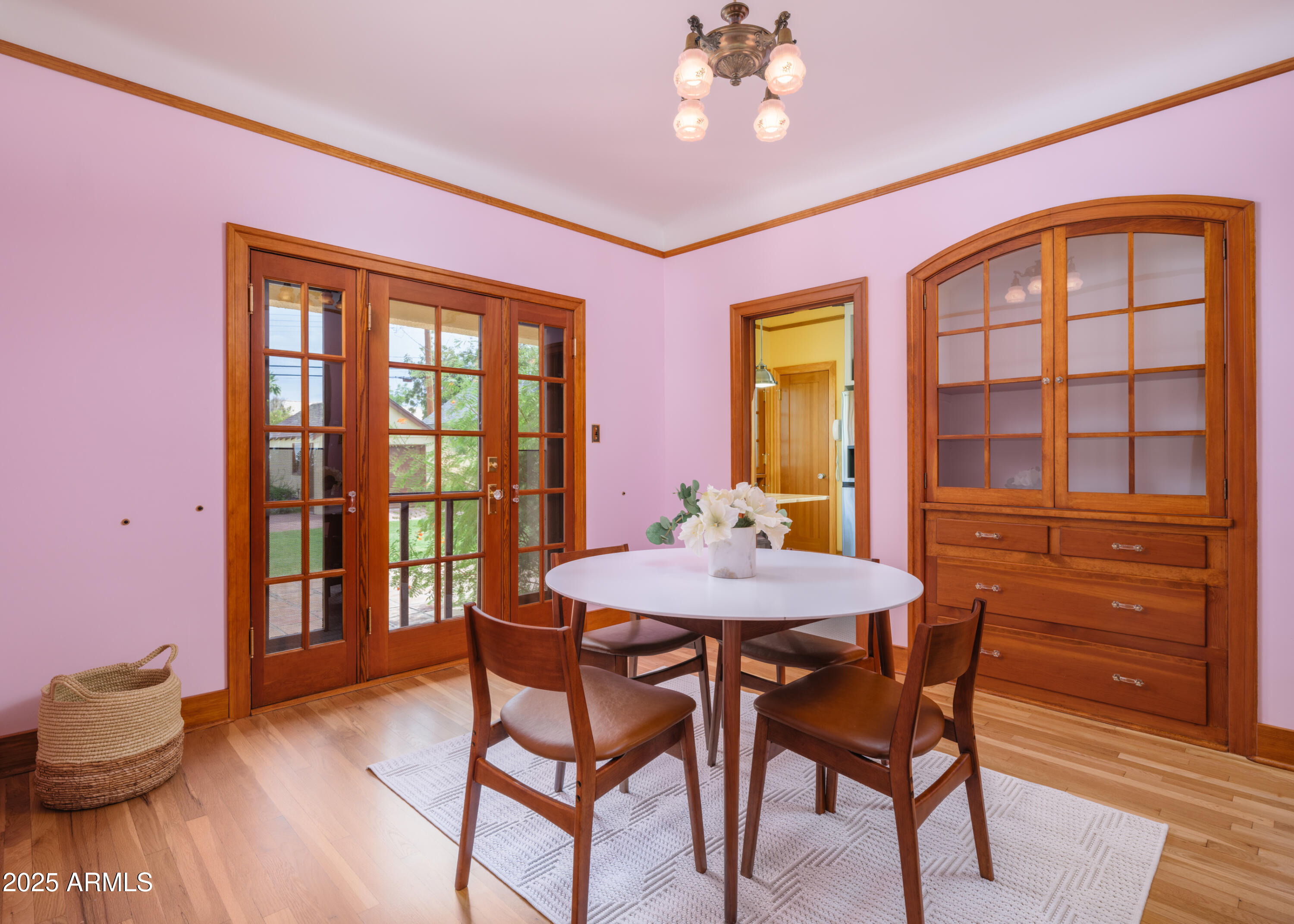 909 W WILLETTA Street