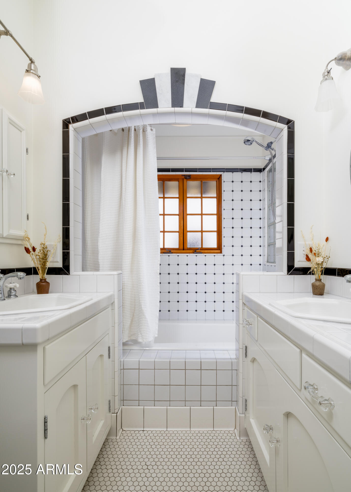 909 W WILLETTA Street