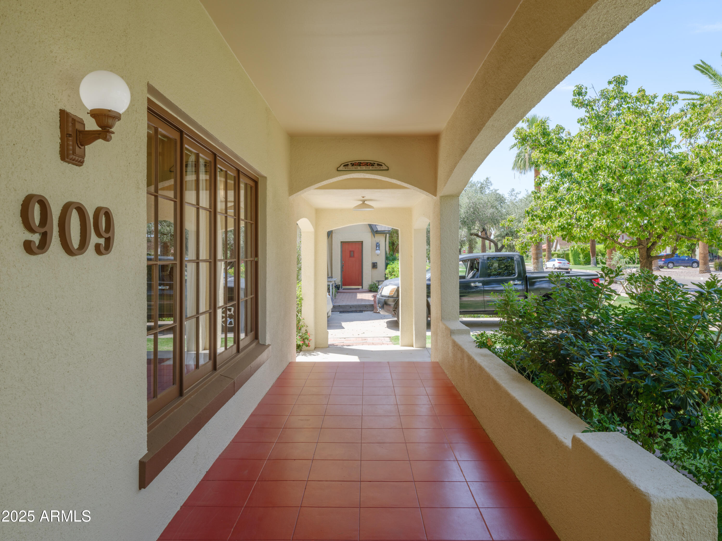 909 W WILLETTA Street