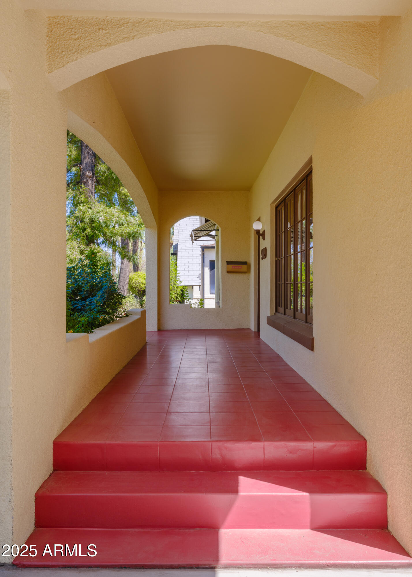 909 W WILLETTA Street