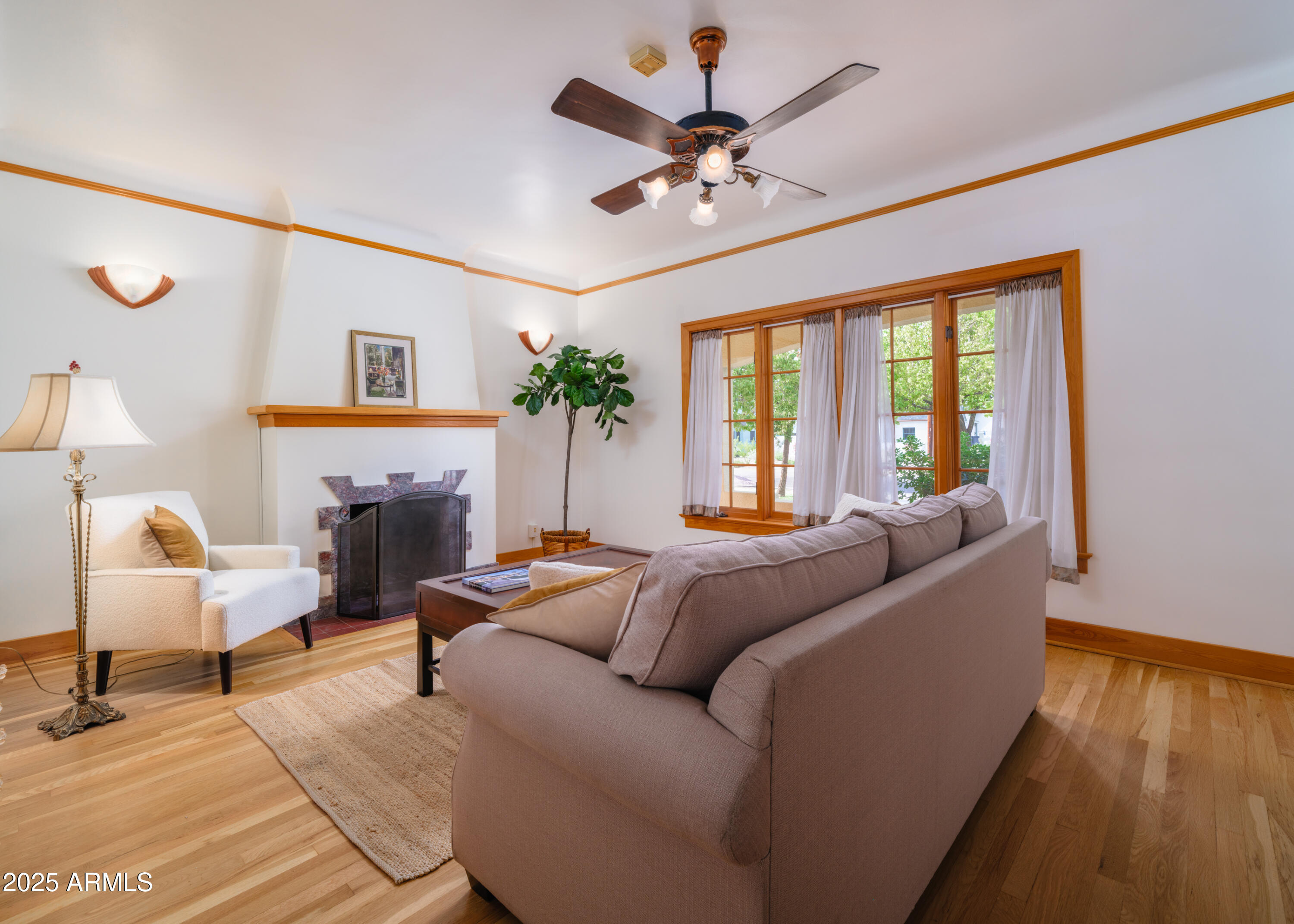 909 W WILLETTA Street