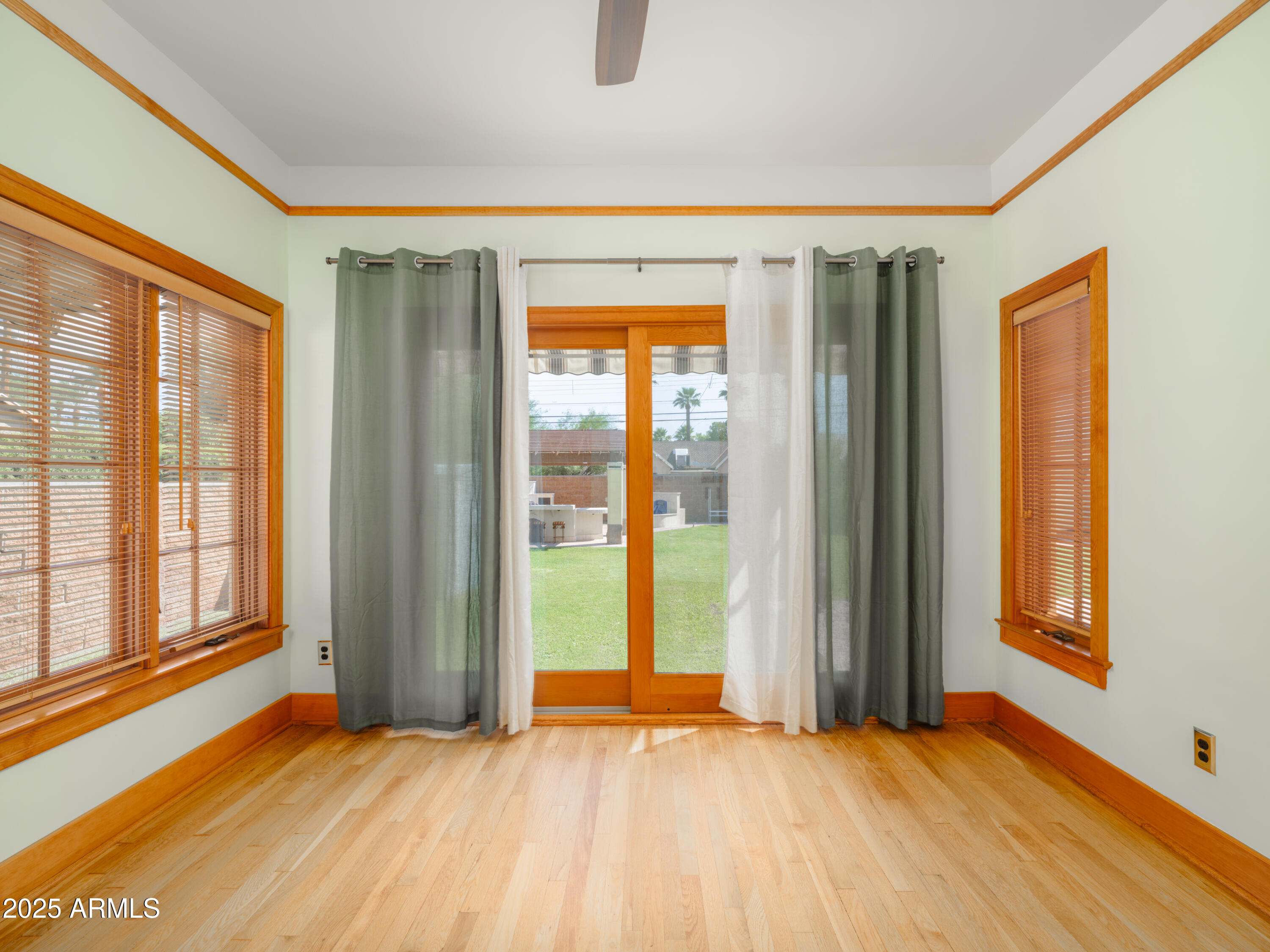 909 W WILLETTA Street