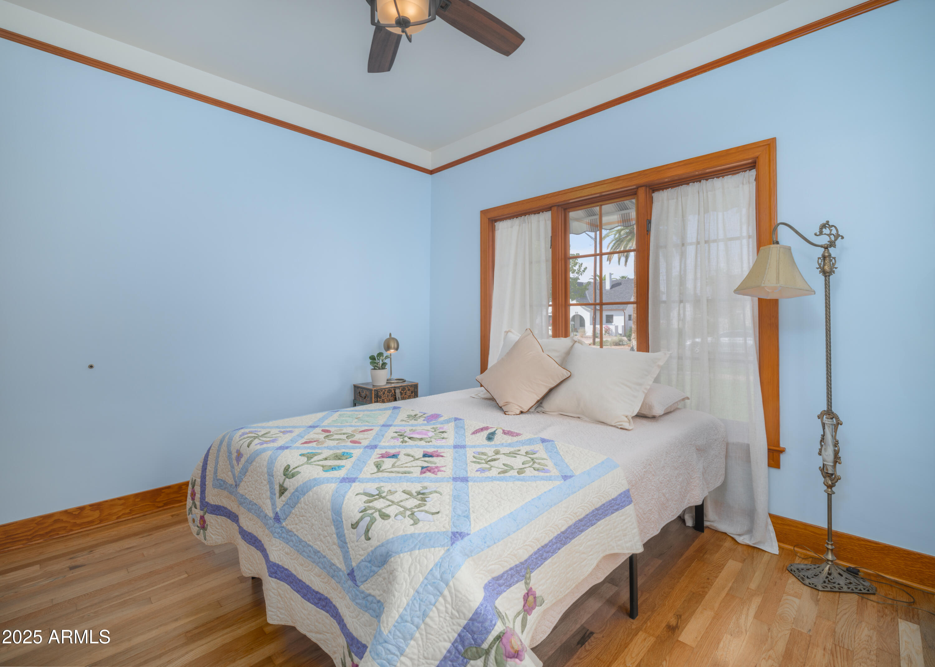 909 W WILLETTA Street