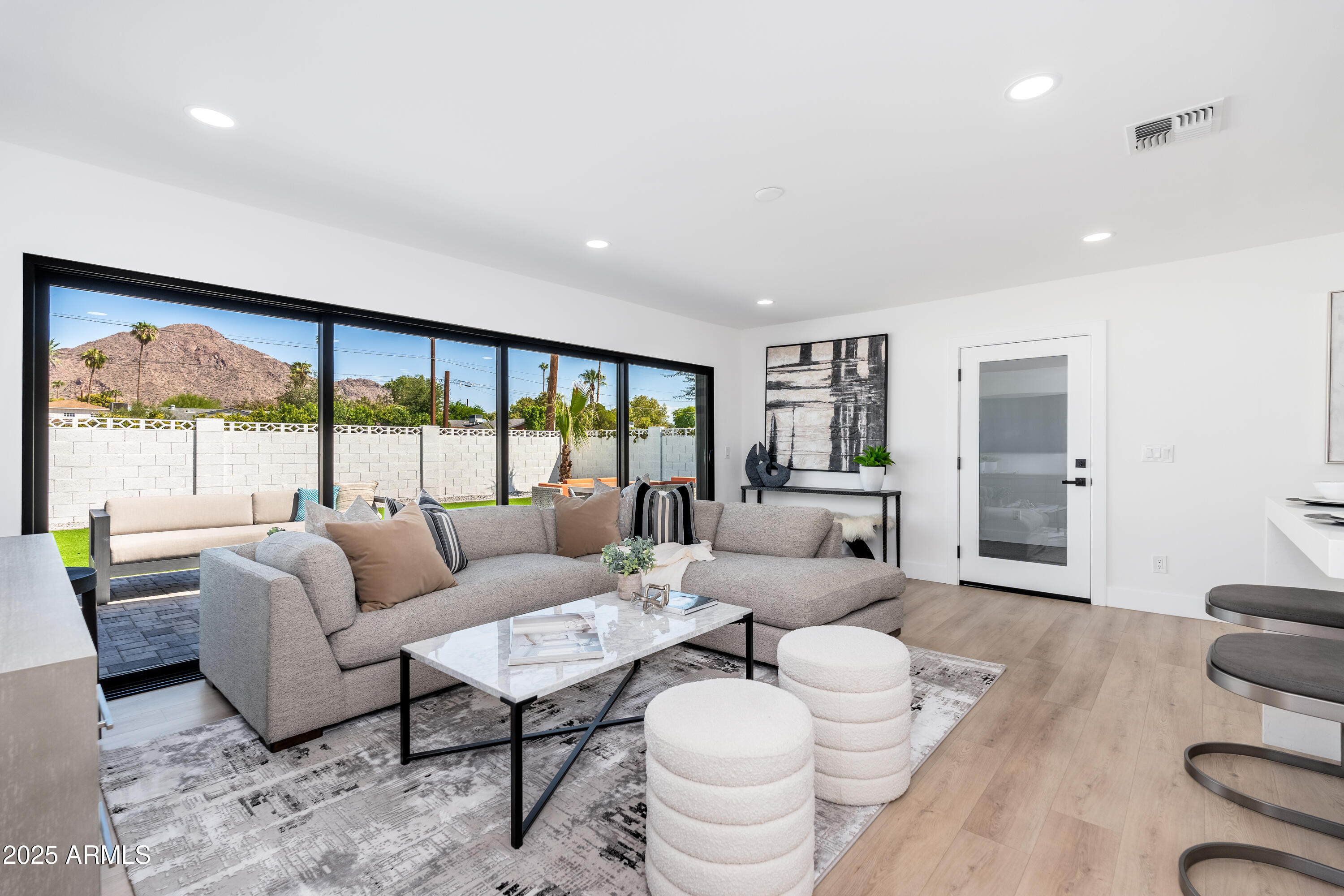 4464 E CAMPBELL Avenue