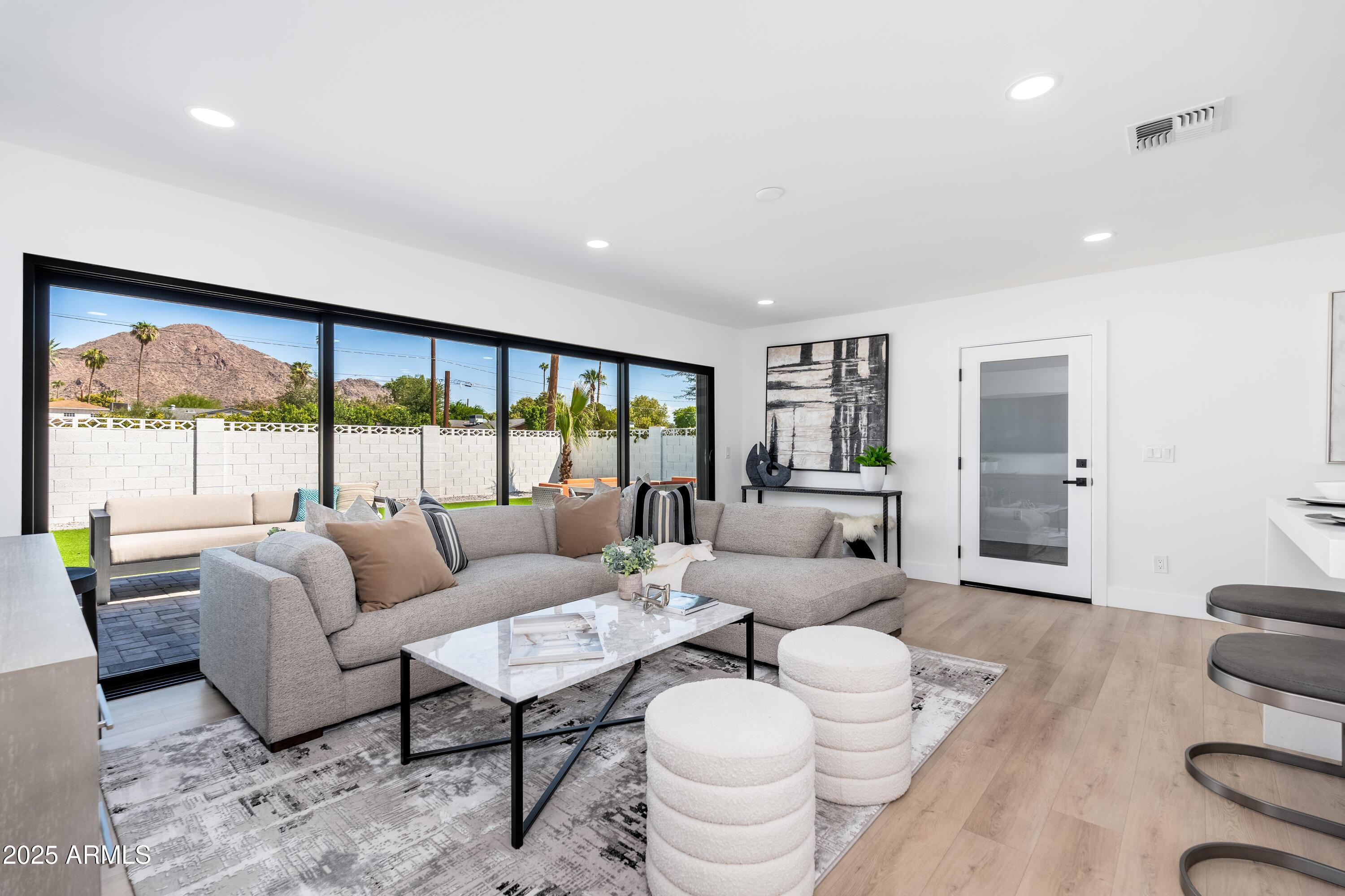 4464 E CAMPBELL Avenue