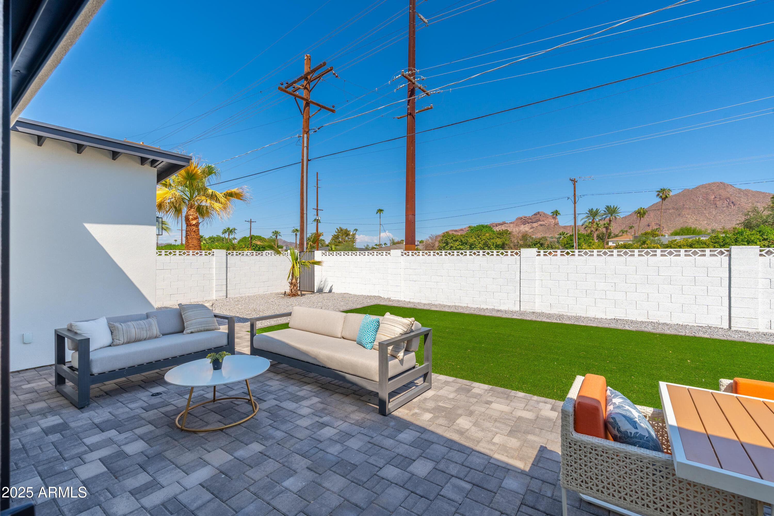 4464 E CAMPBELL Avenue