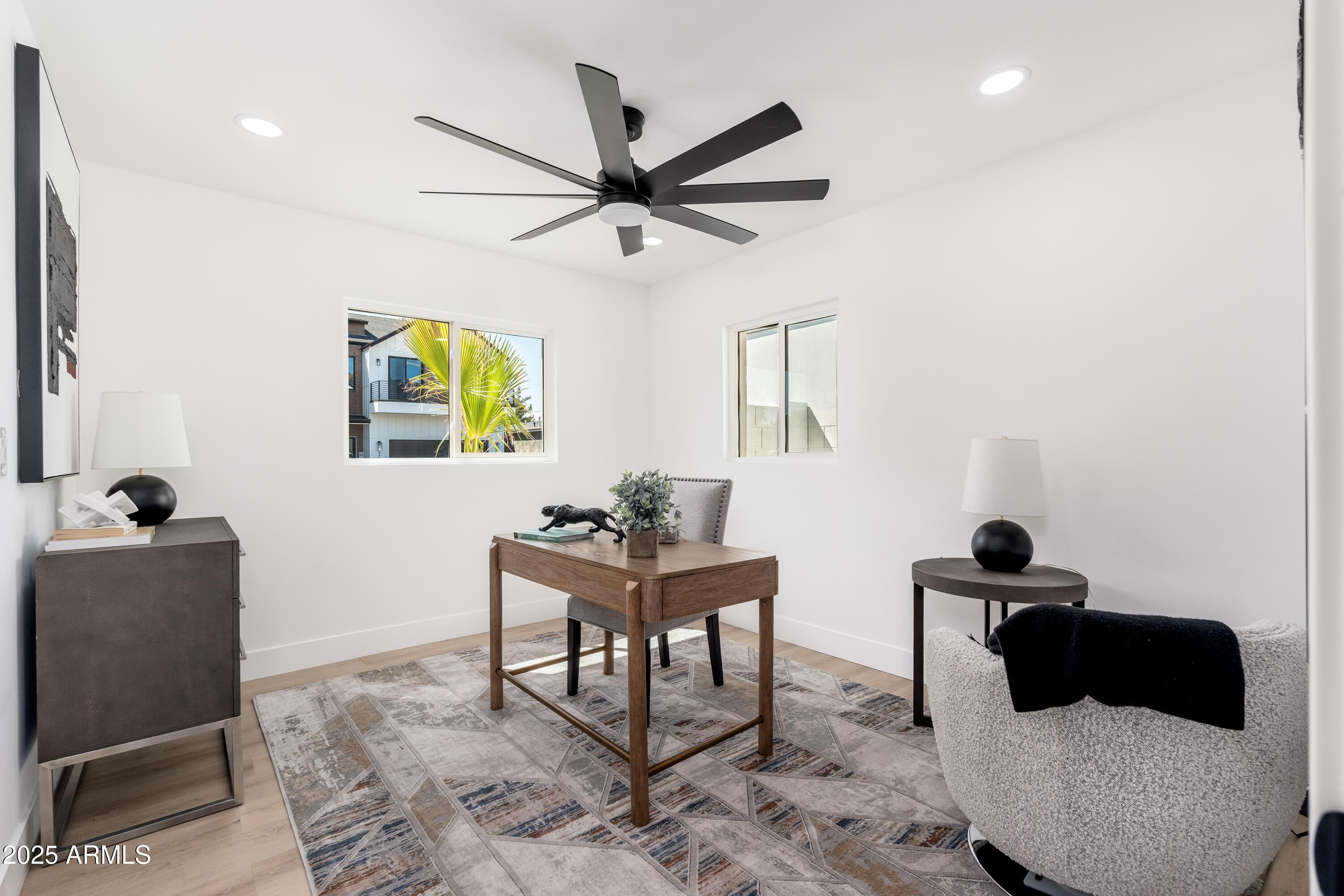 4464 E CAMPBELL Avenue