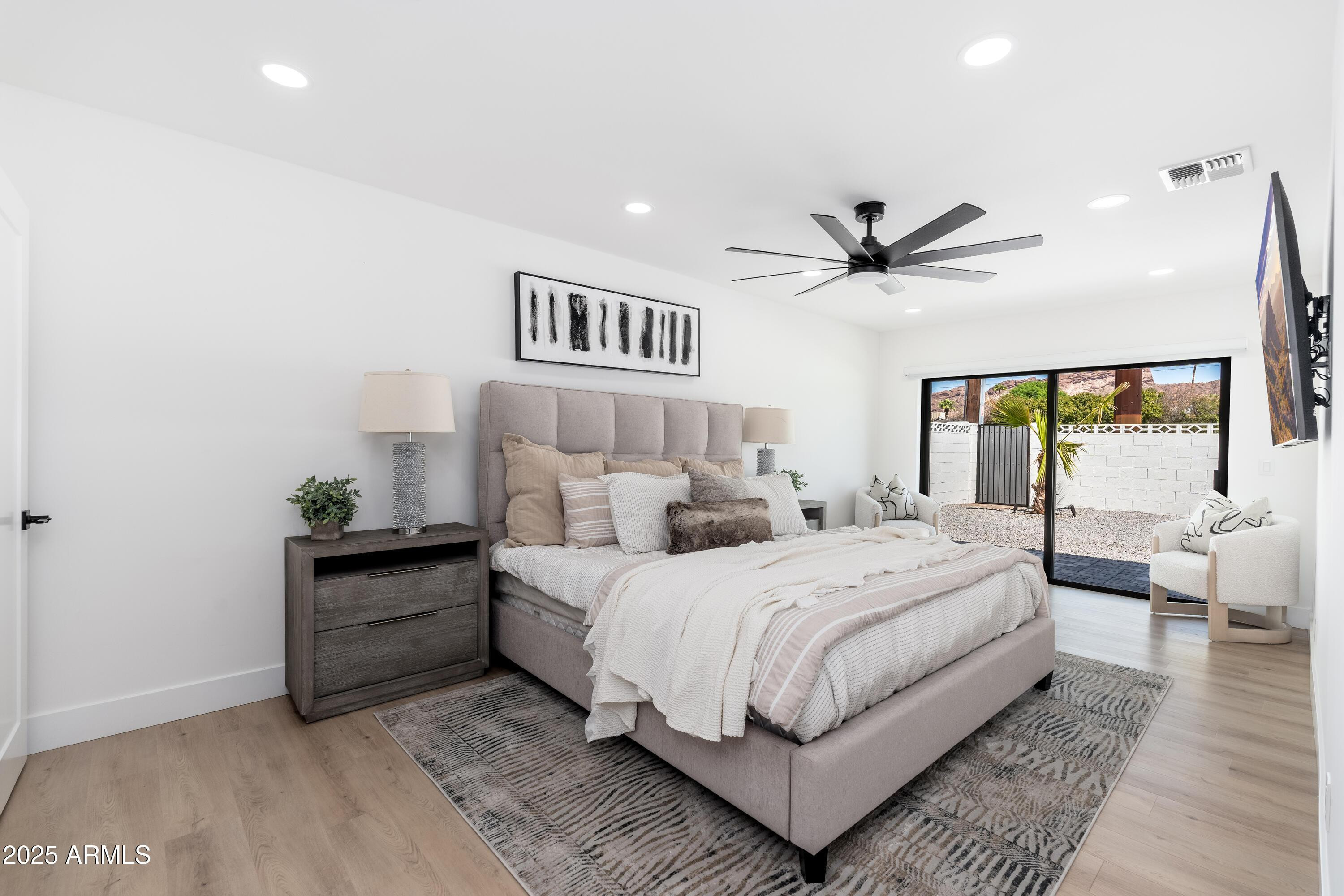 4464 E CAMPBELL Avenue