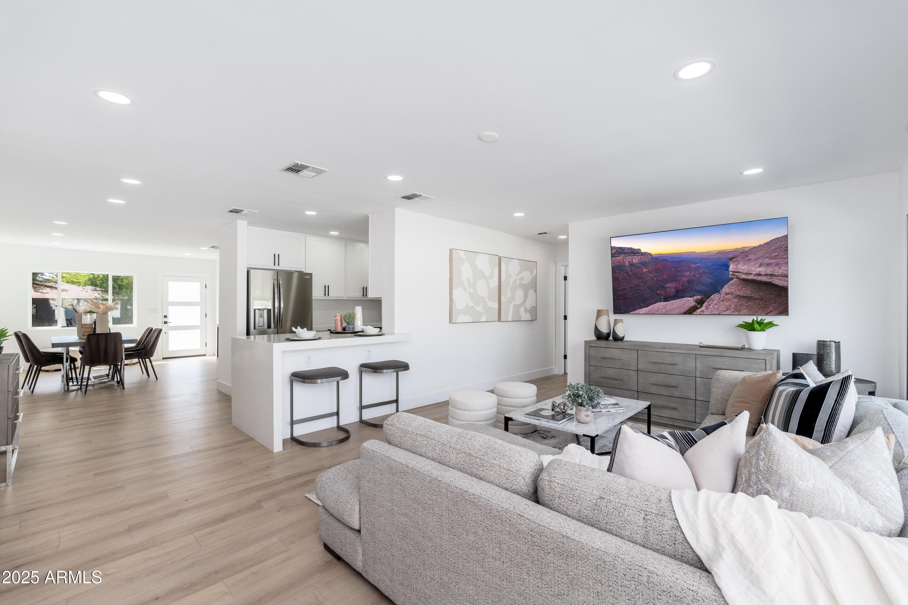 4464 E CAMPBELL Avenue