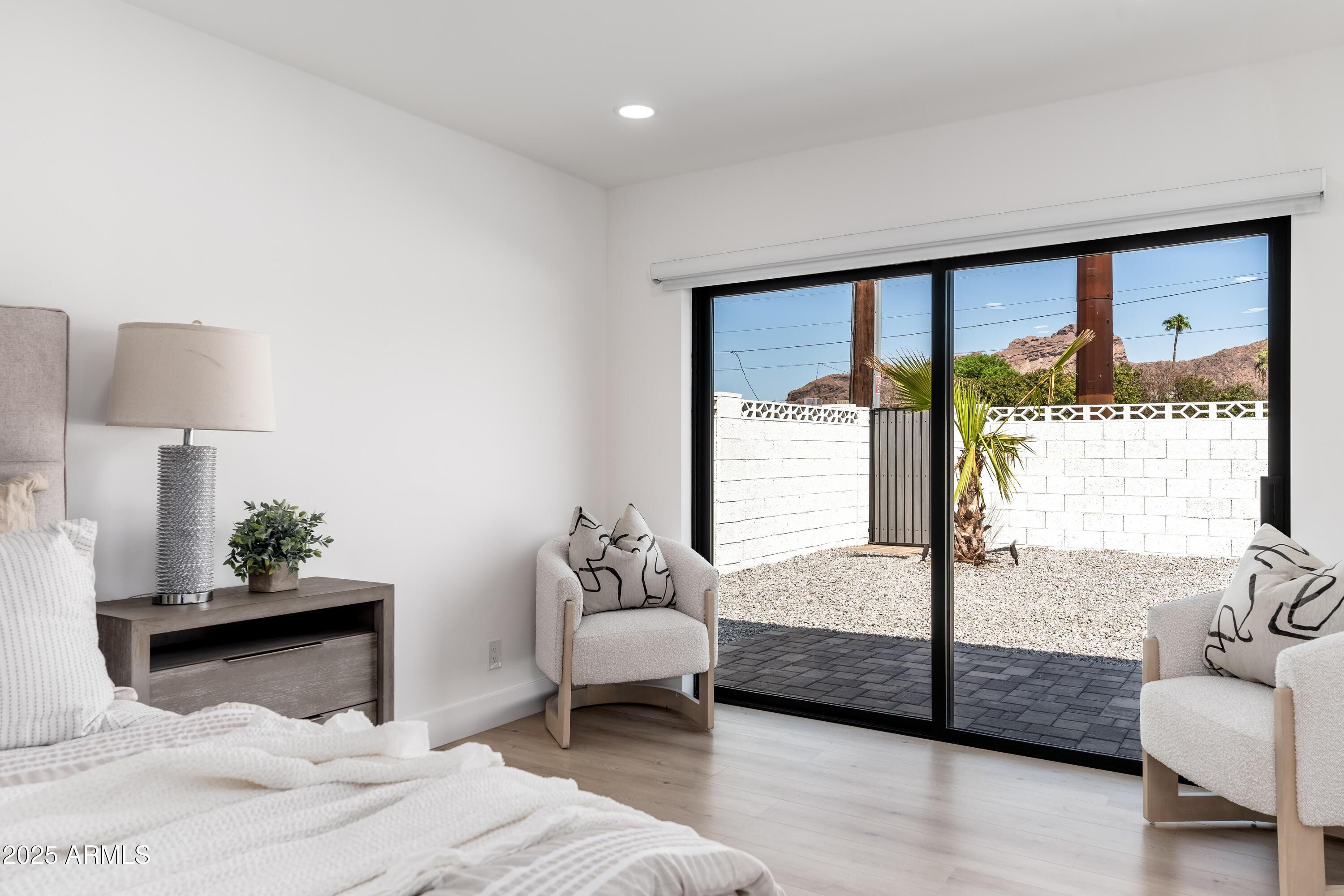 4464 E CAMPBELL Avenue