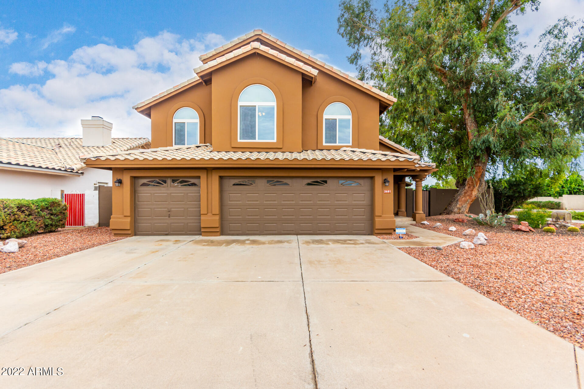 3601 E ROSEMONTE Drive