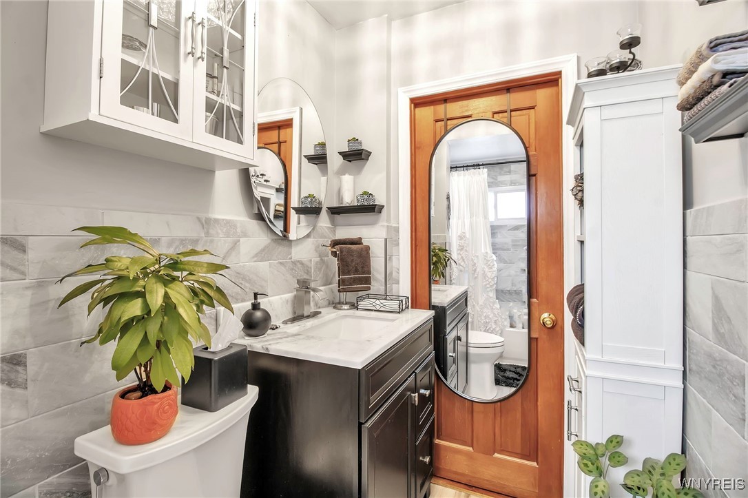 412 University Avenue