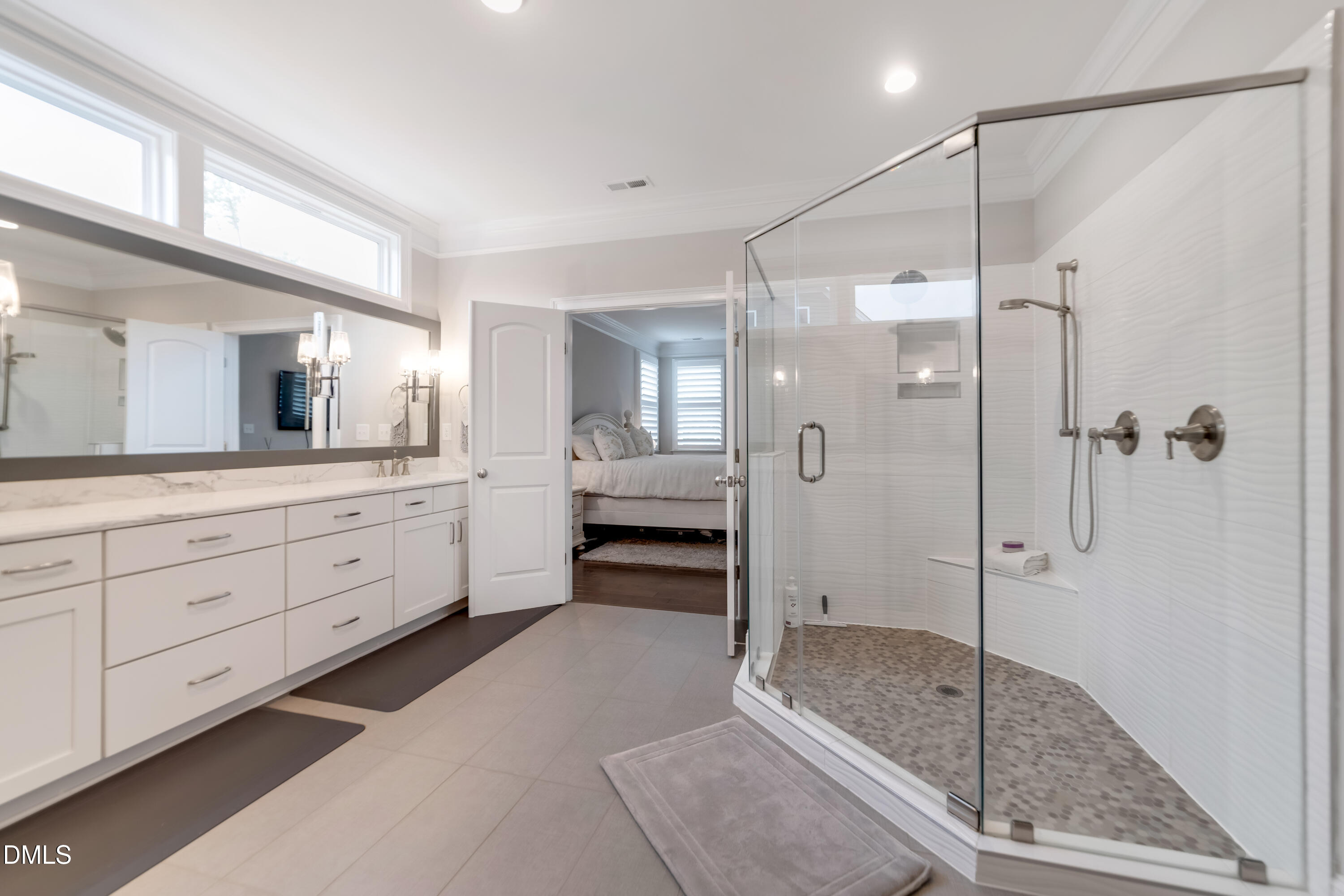 2128 Vandiver Way