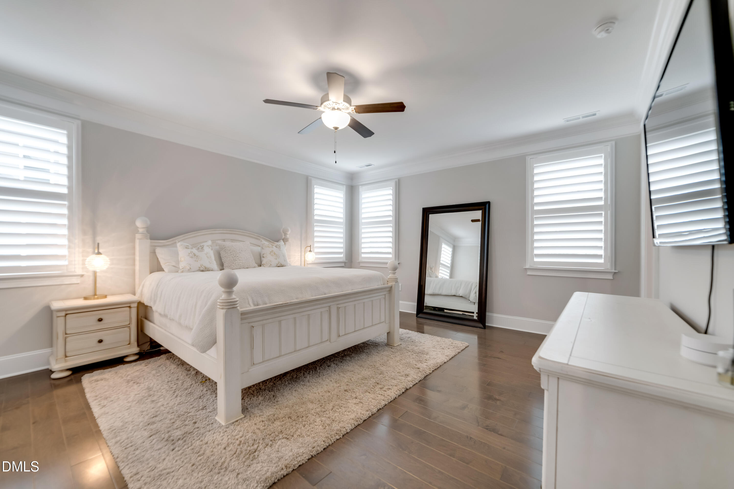 2128 Vandiver Way
