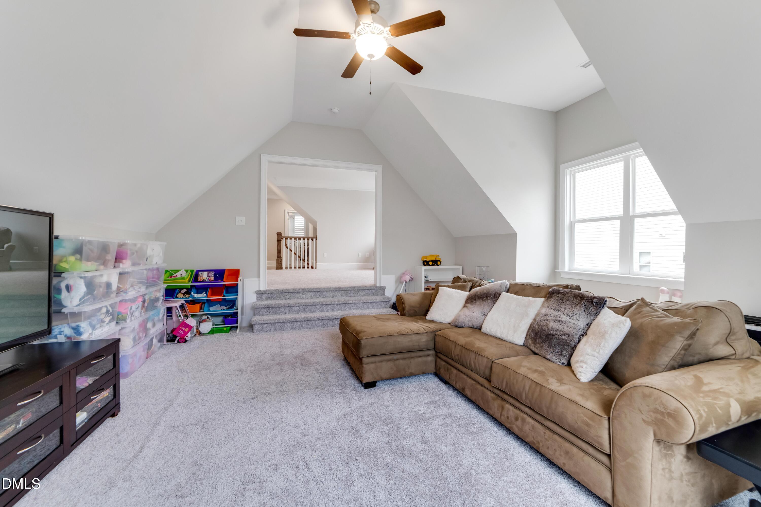 2128 Vandiver Way
