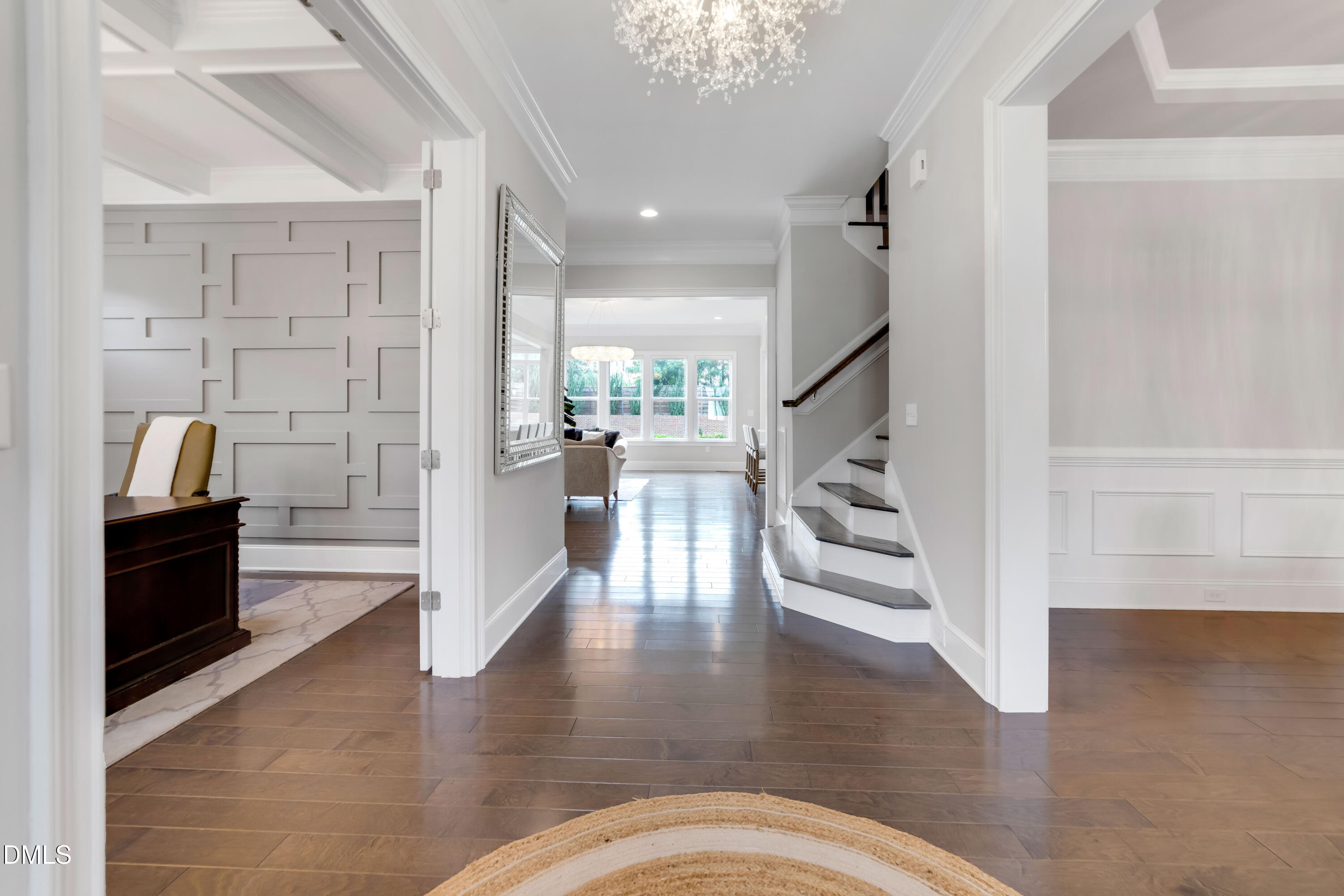 2128 Vandiver Way
