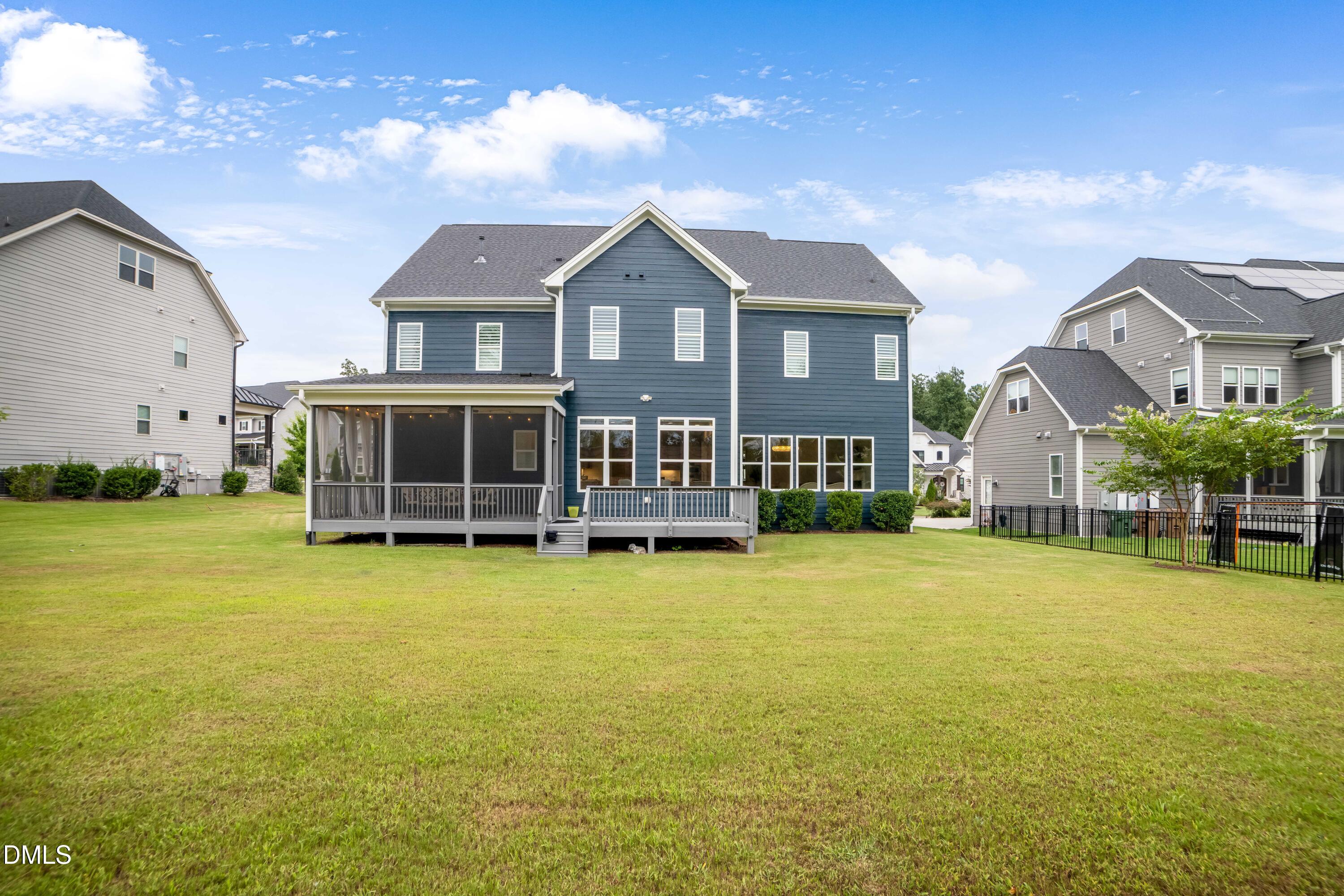 2128 Vandiver Way