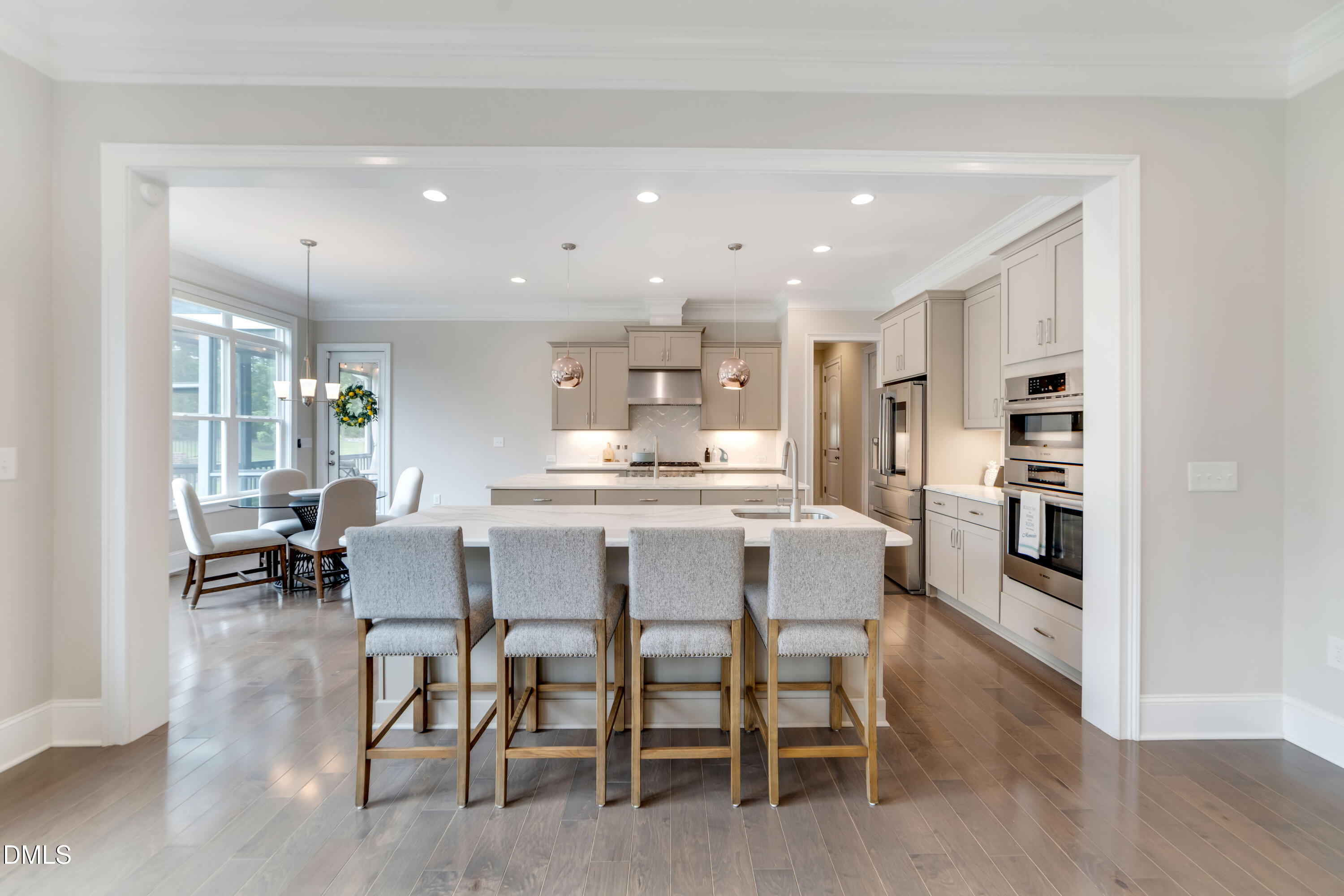 2128 Vandiver Way