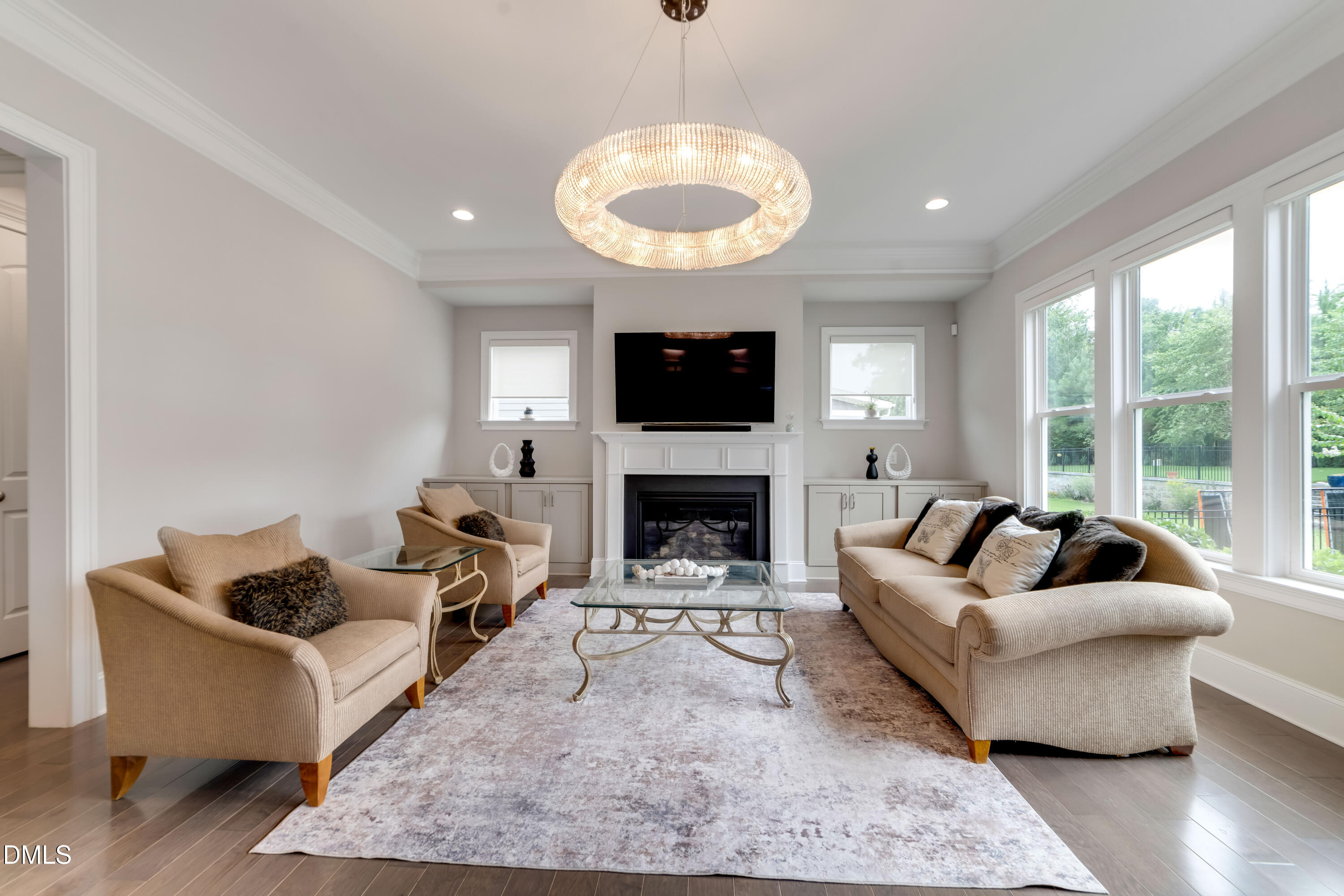 2128 Vandiver Way