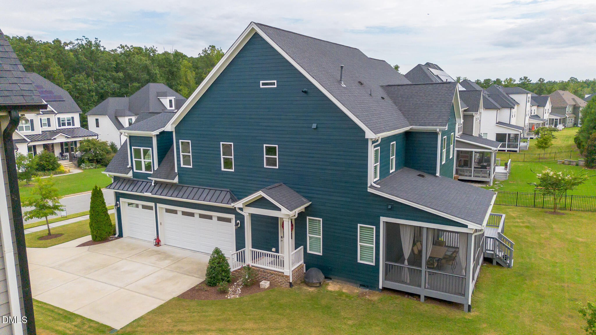 2128 Vandiver Way