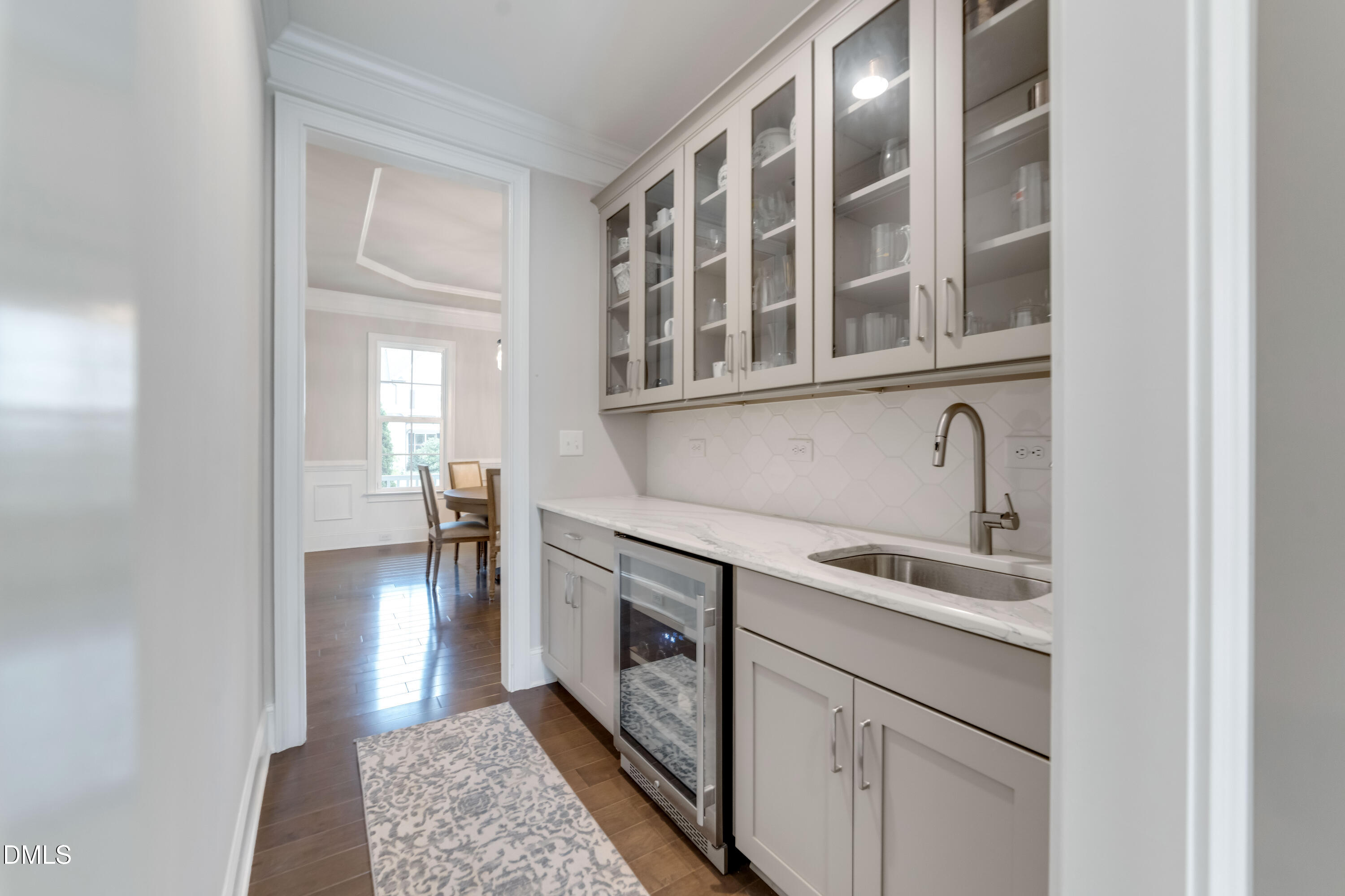 2128 Vandiver Way