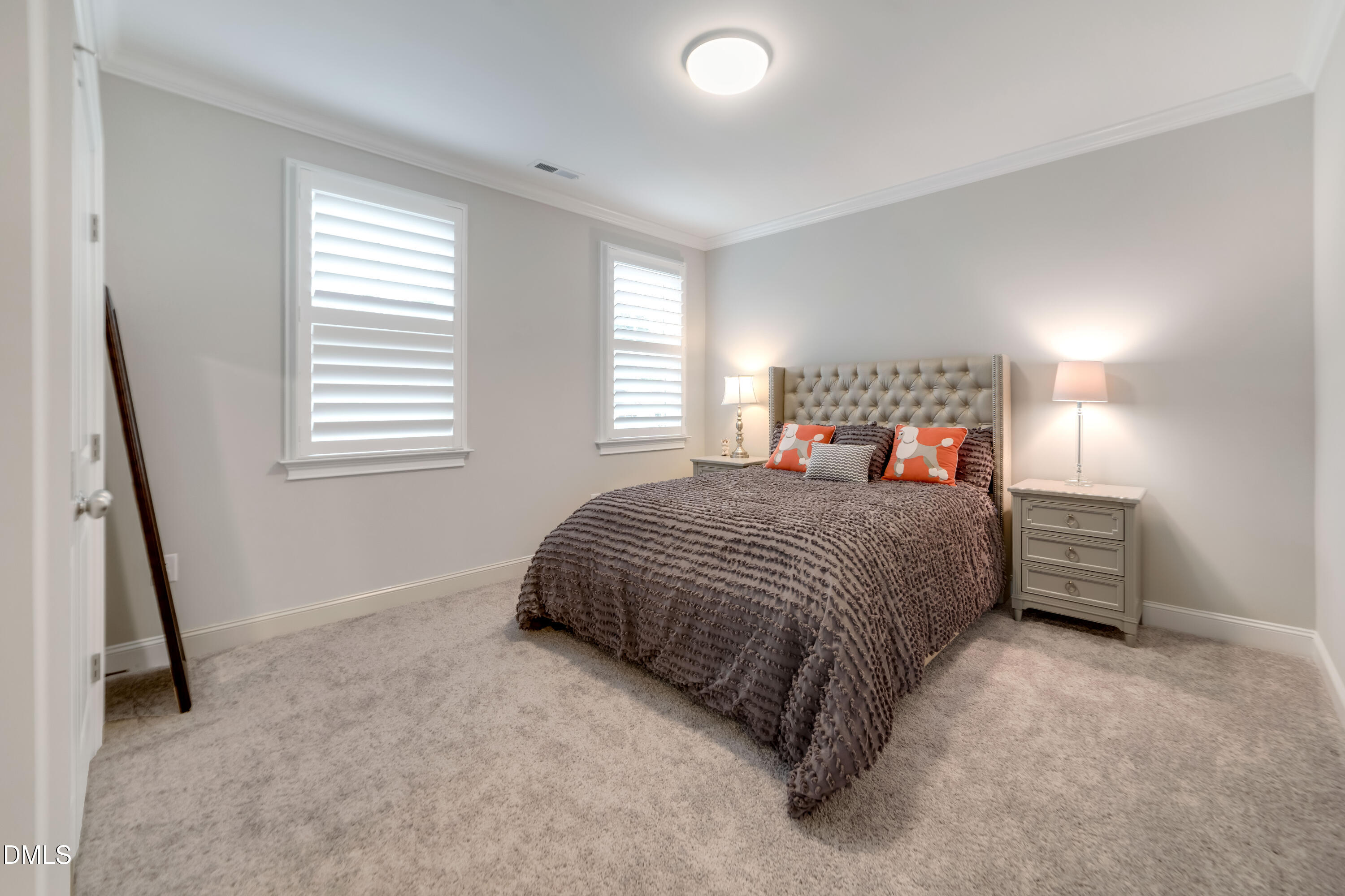 2128 Vandiver Way