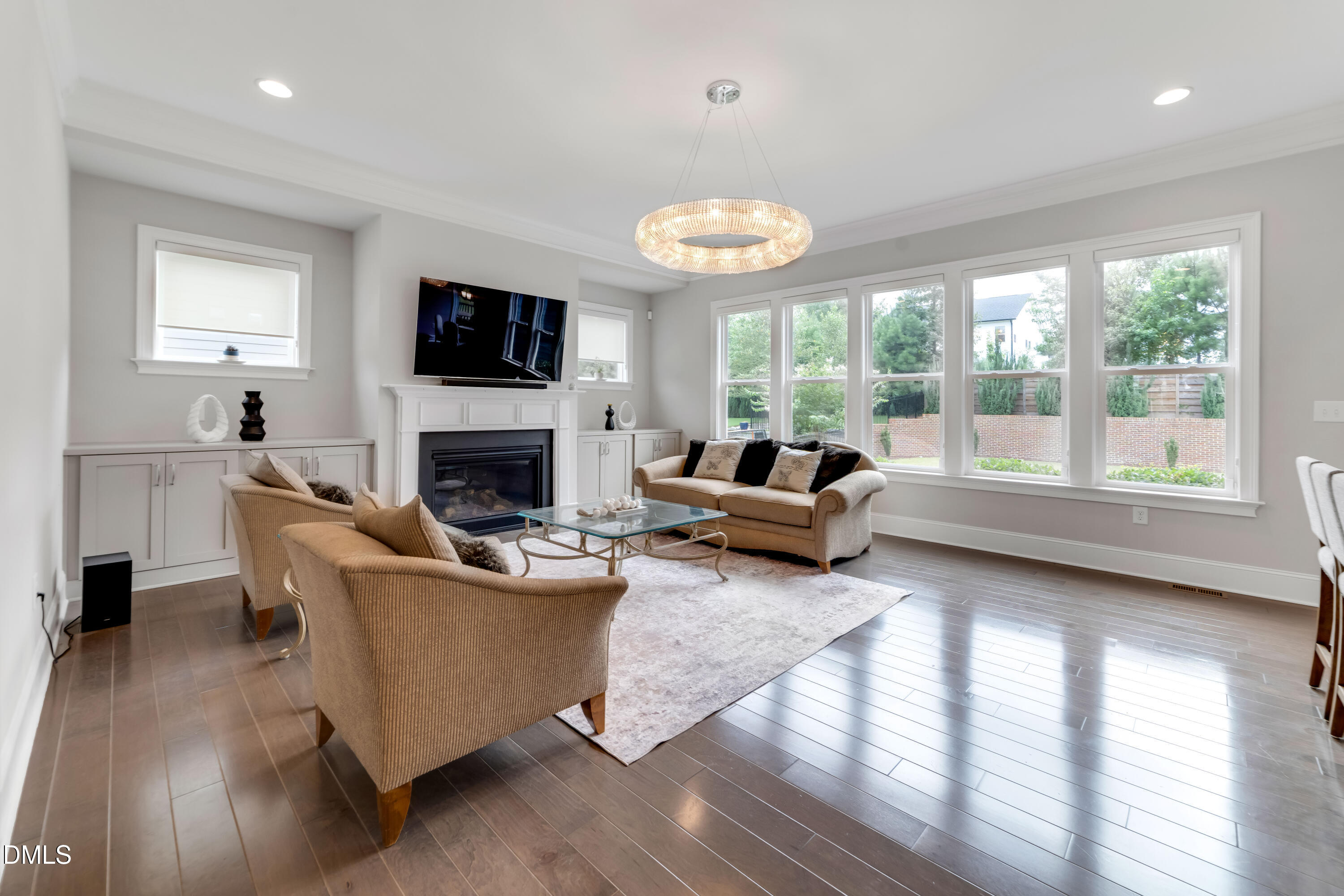 2128 Vandiver Way