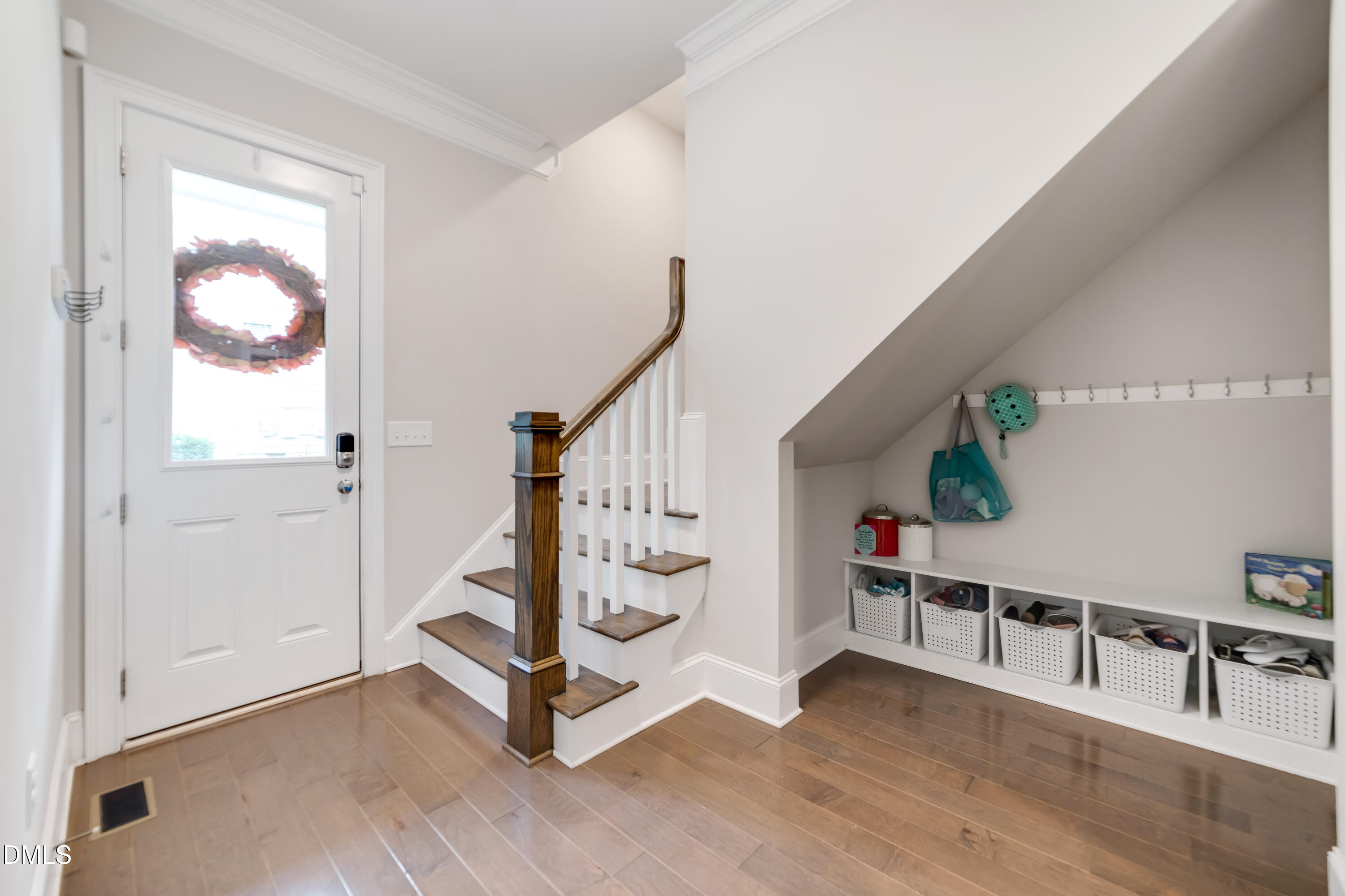 2128 Vandiver Way